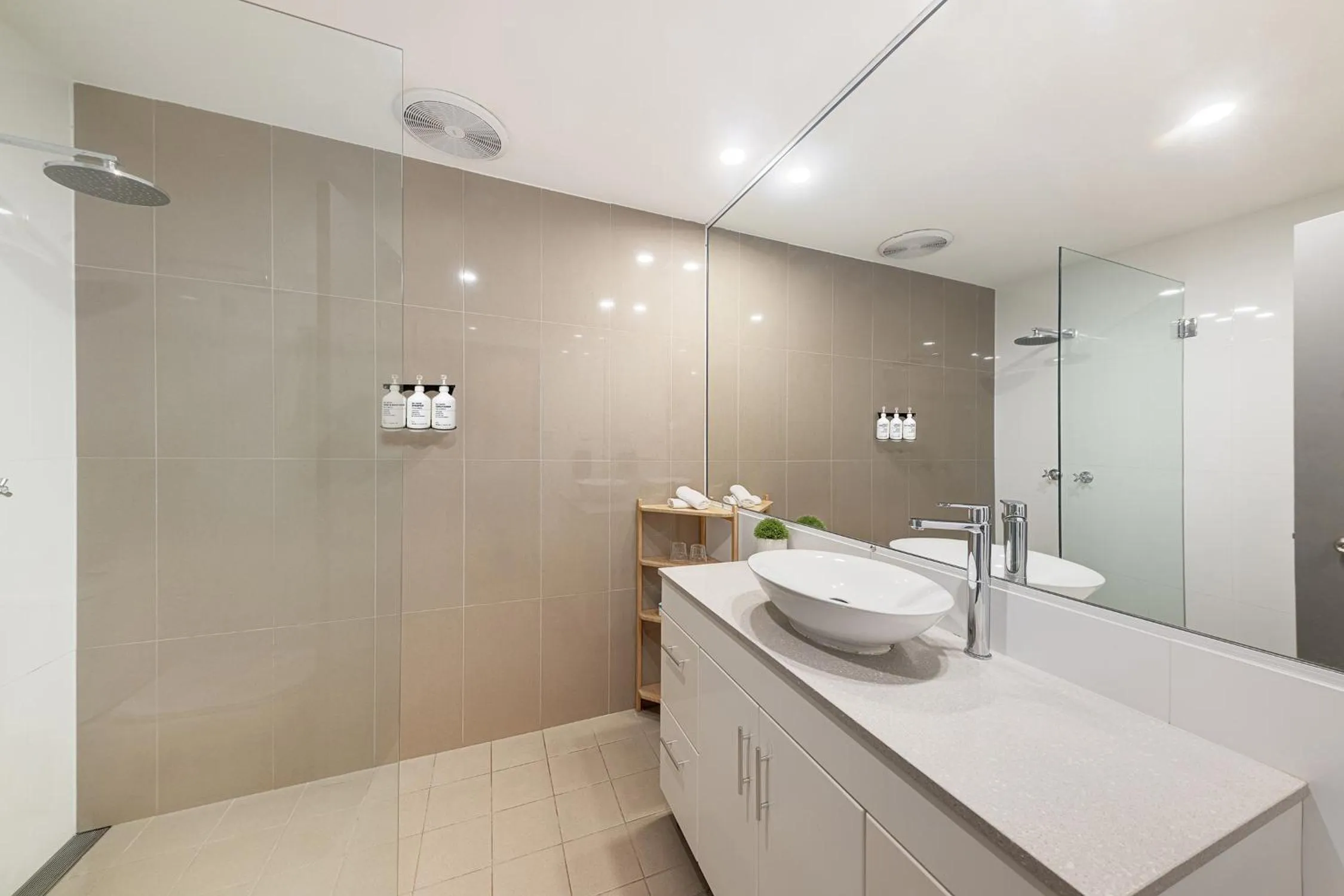 Bathroom in Littomore Hotel on Stewart, Bathurst