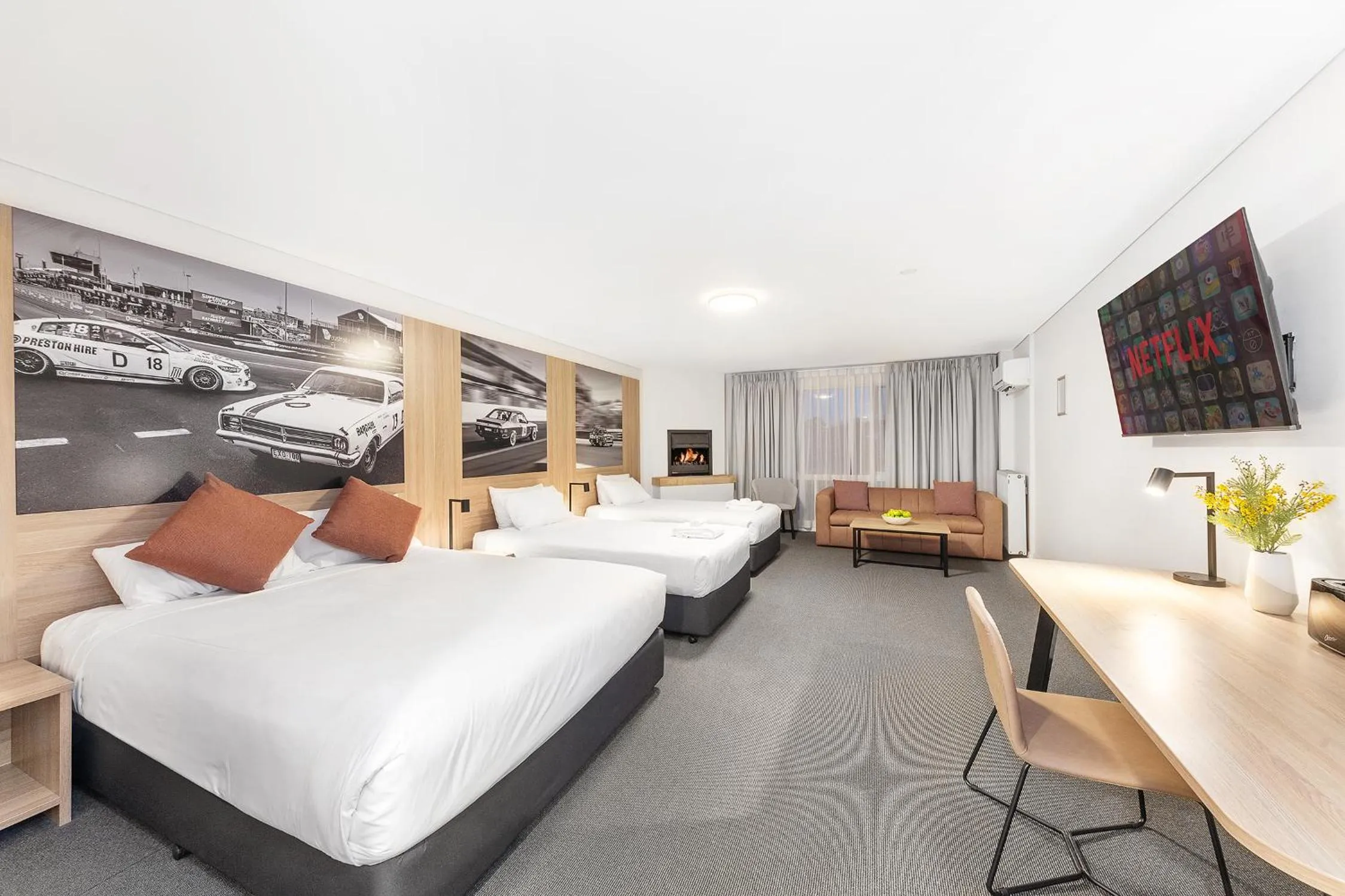 Photo of the whole room, Bed in Littomore Hotel on Stewart, Bathurst