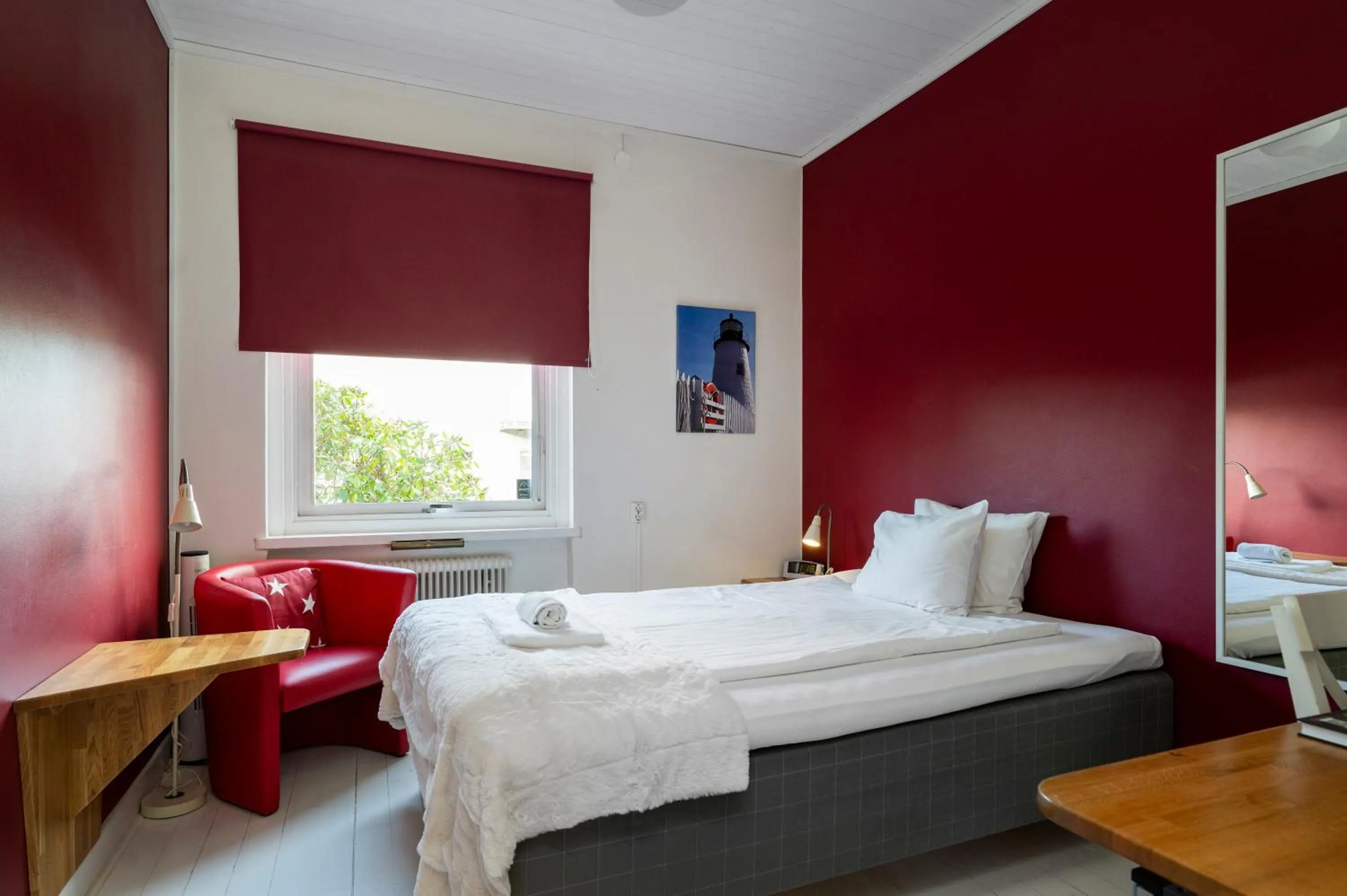 Property building, Bed in Port Hotel