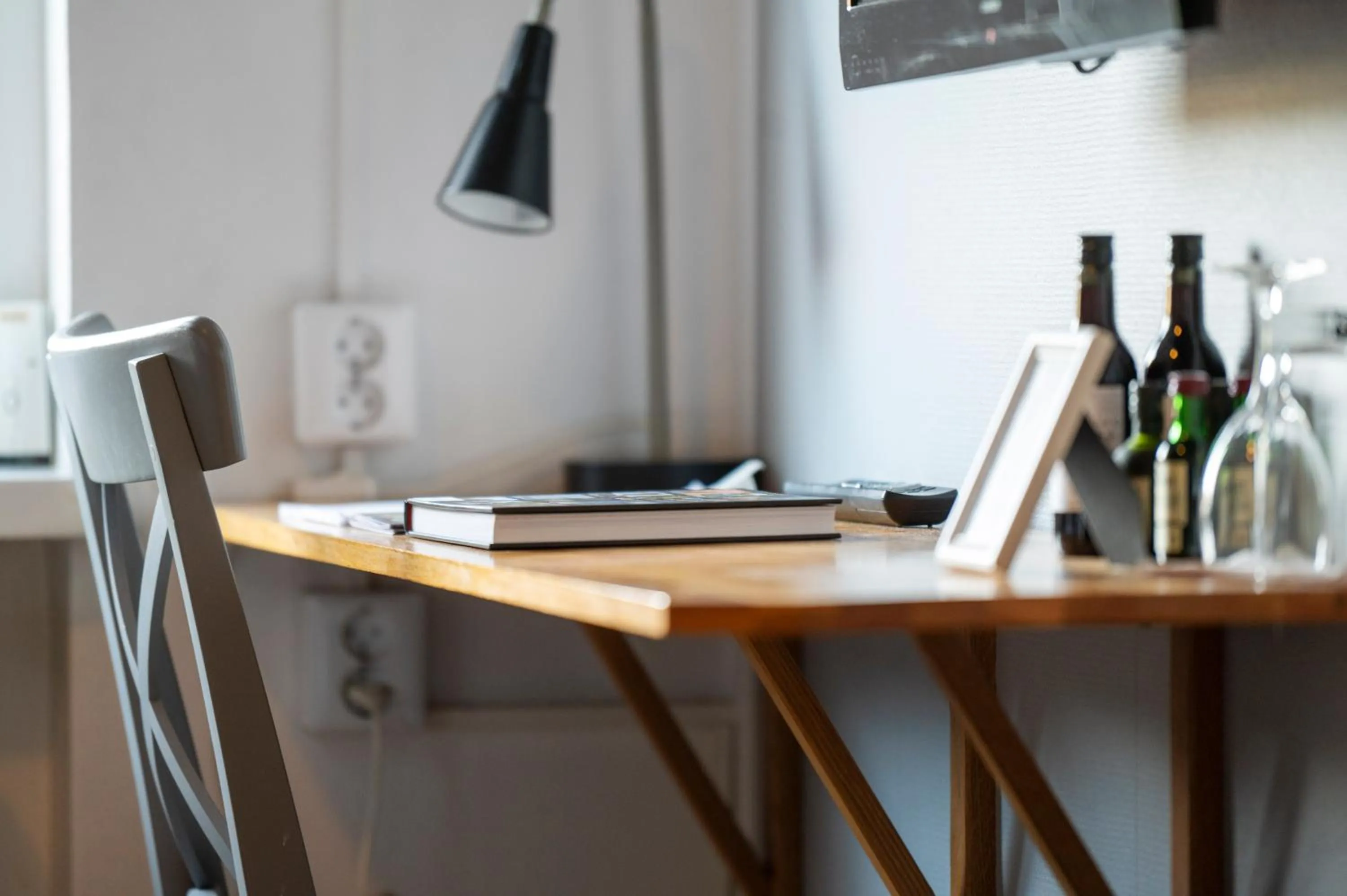 Photo of the whole room in Port Hotel