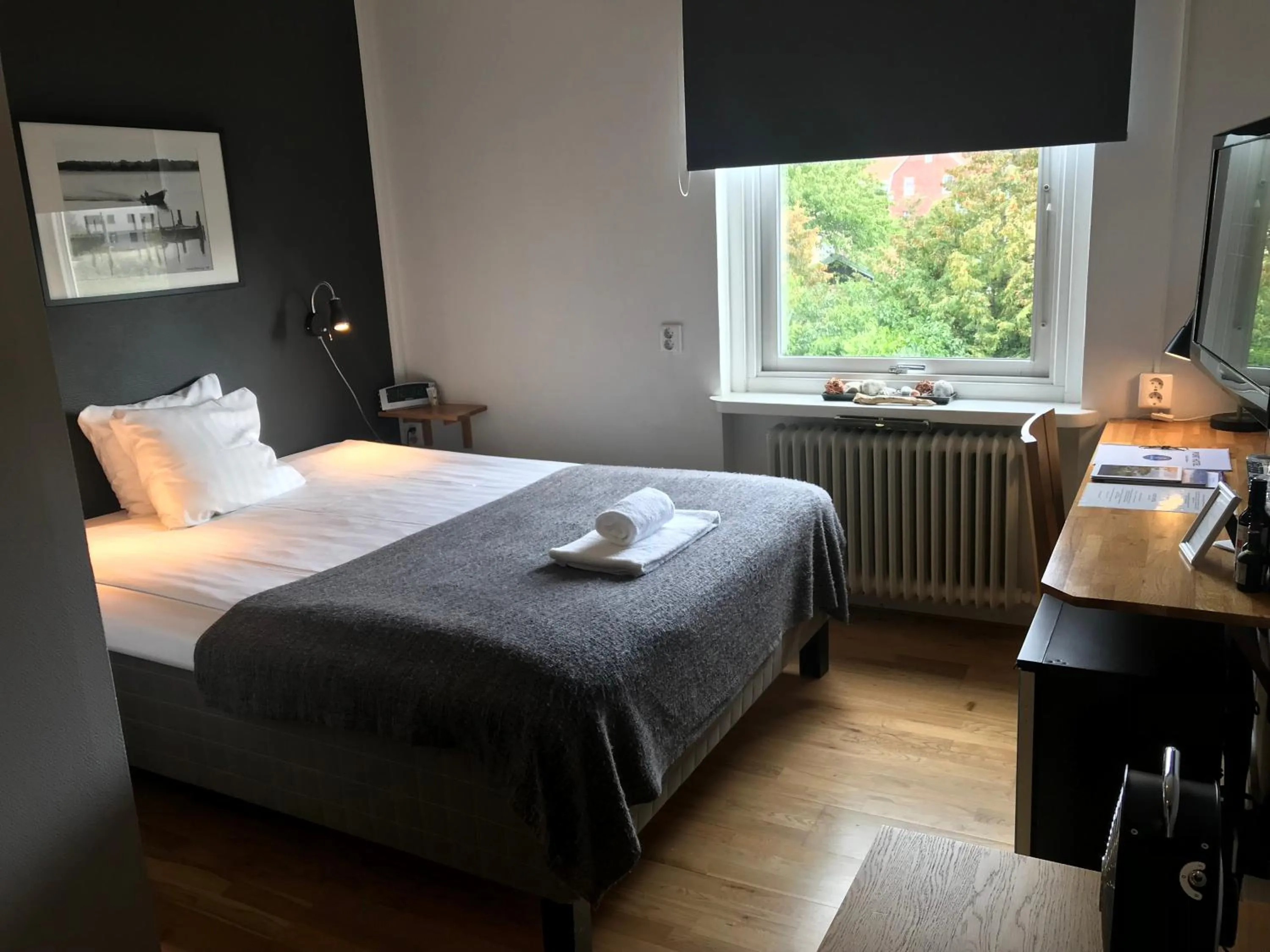 Bedroom, Bed in Port Hotel