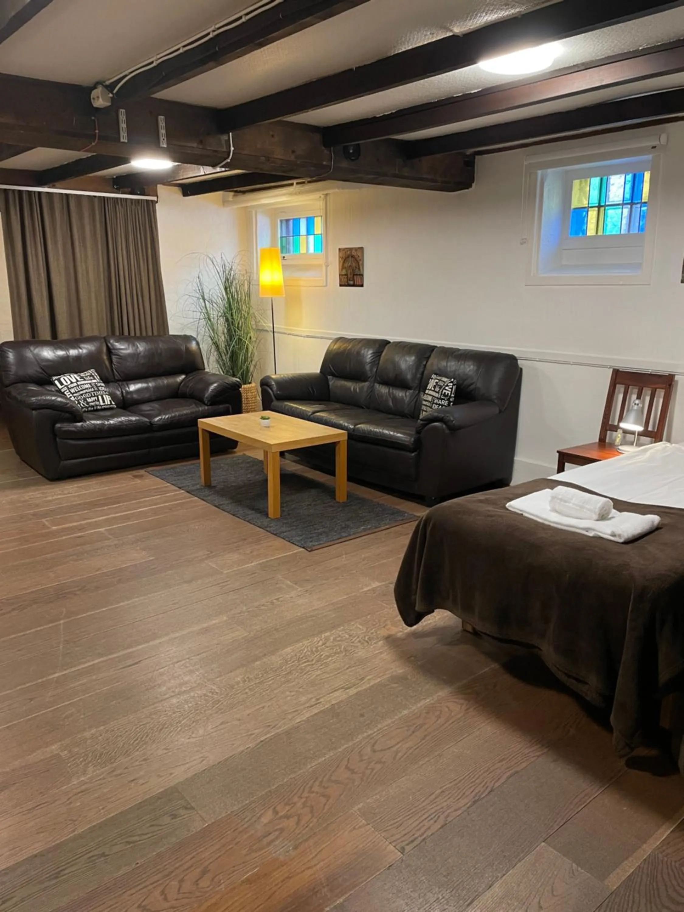 Seating area in Port Hotel