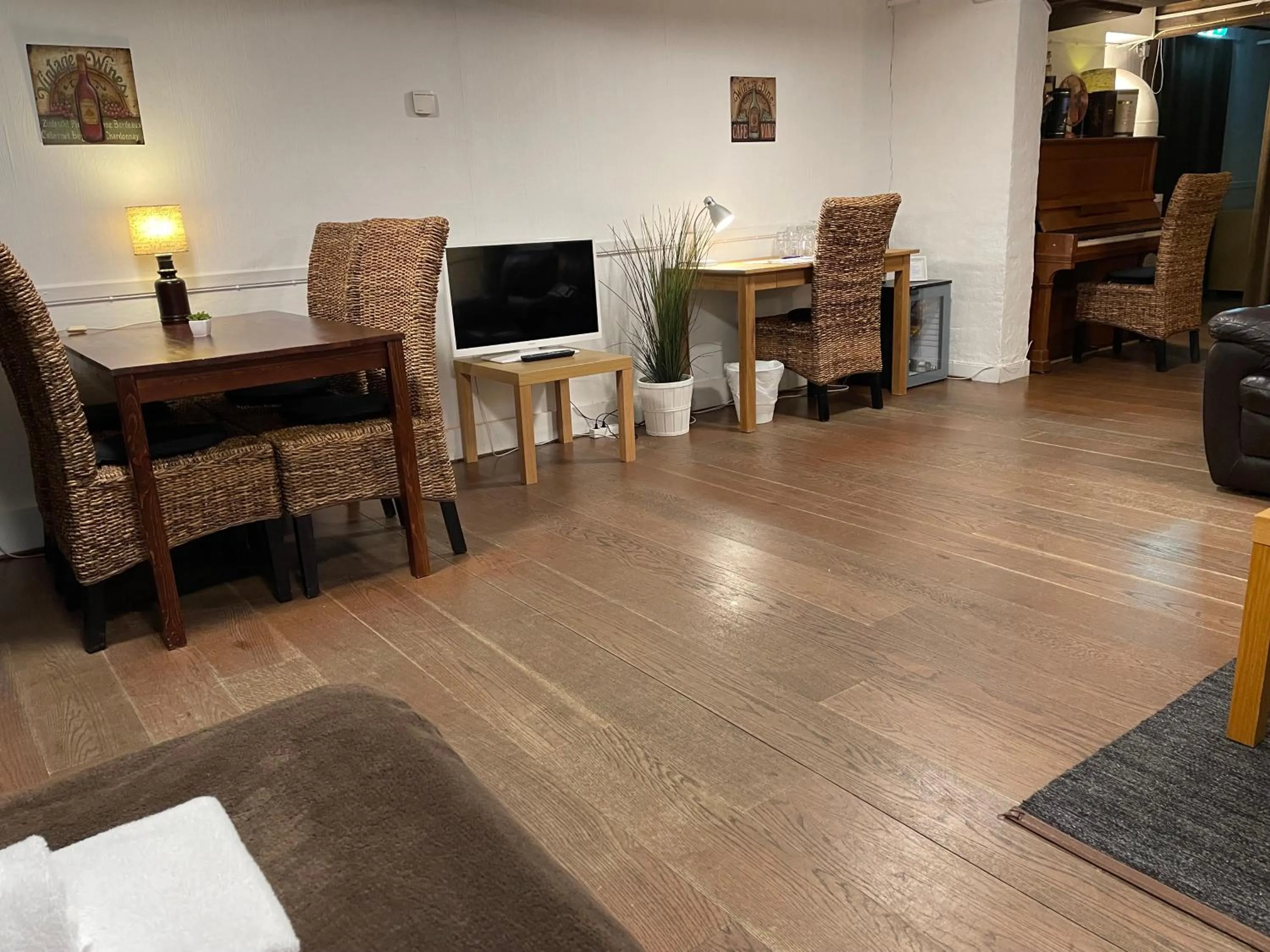 Seating area in Port Hotel