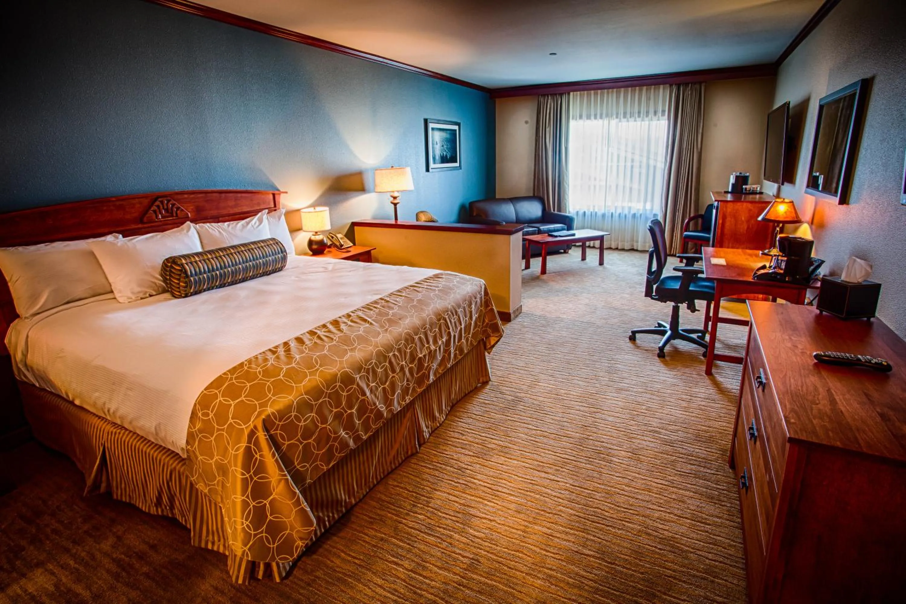 Bedroom, Bed in Lucky 7 Casino & Hotel (Howonquet Lodge)