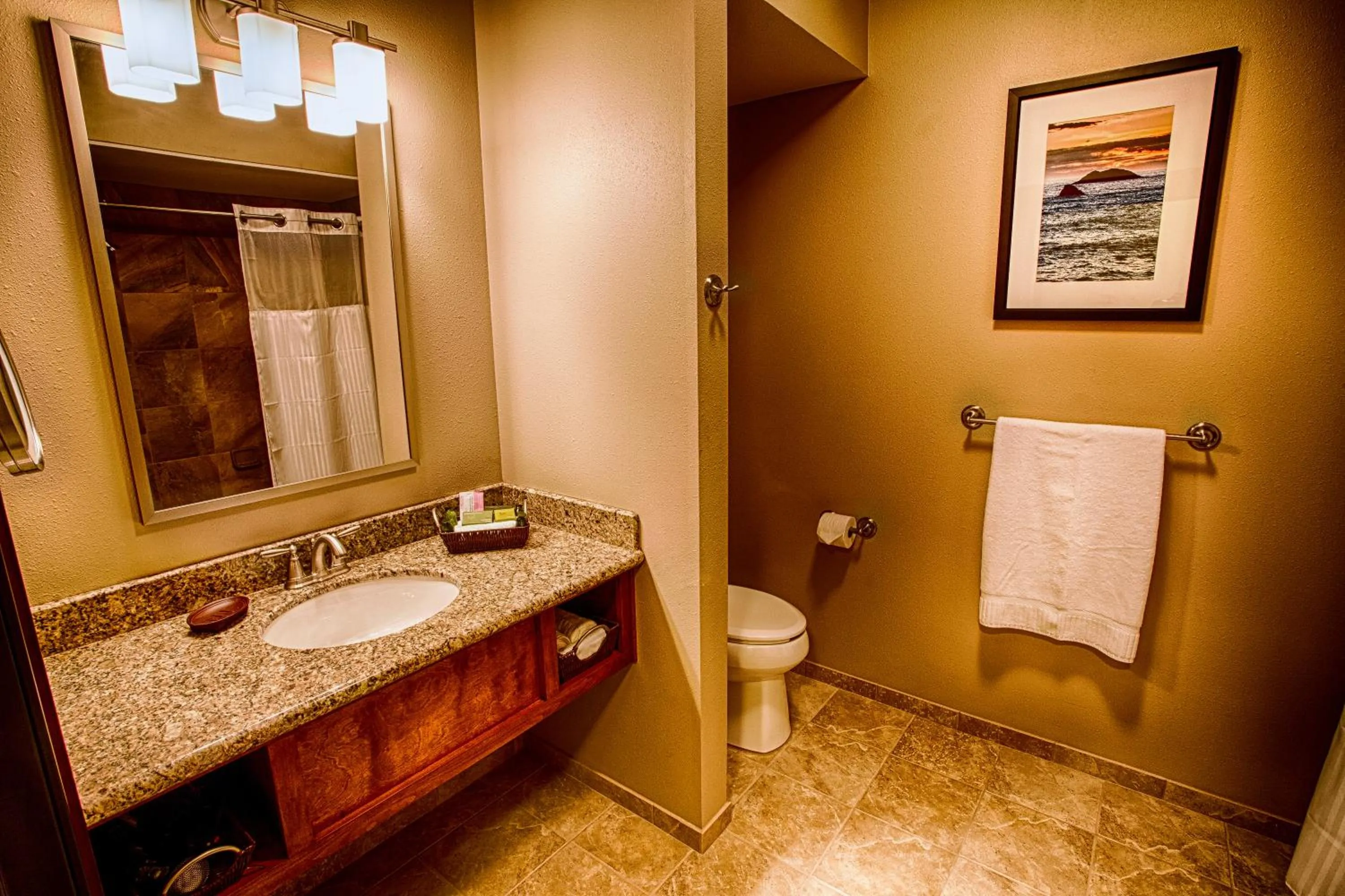 Bathroom in Lucky 7 Casino & Hotel (Howonquet Lodge)