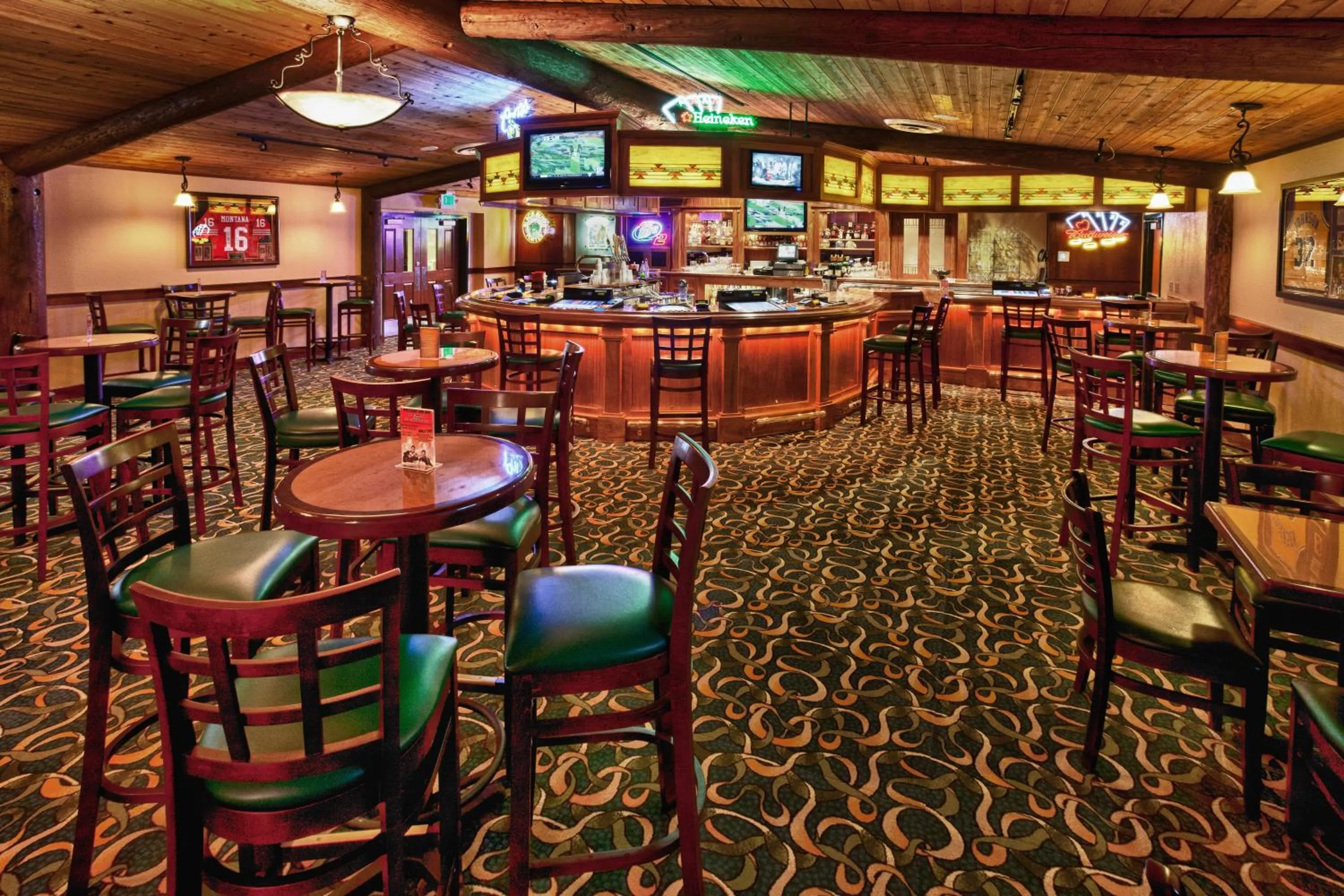 Lounge or bar in Lucky 7 Casino & Hotel (Howonquet Lodge)