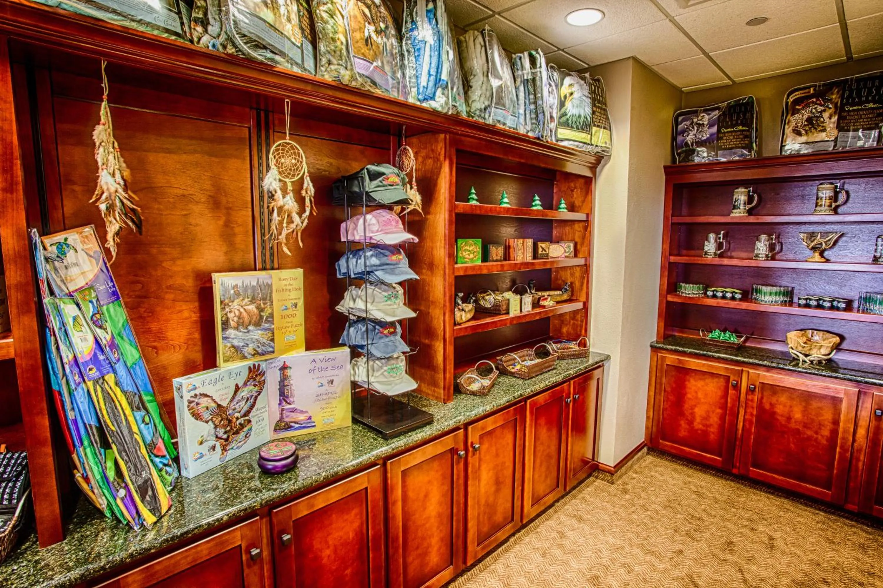 On-site shops in Lucky 7 Casino & Hotel (Howonquet Lodge)