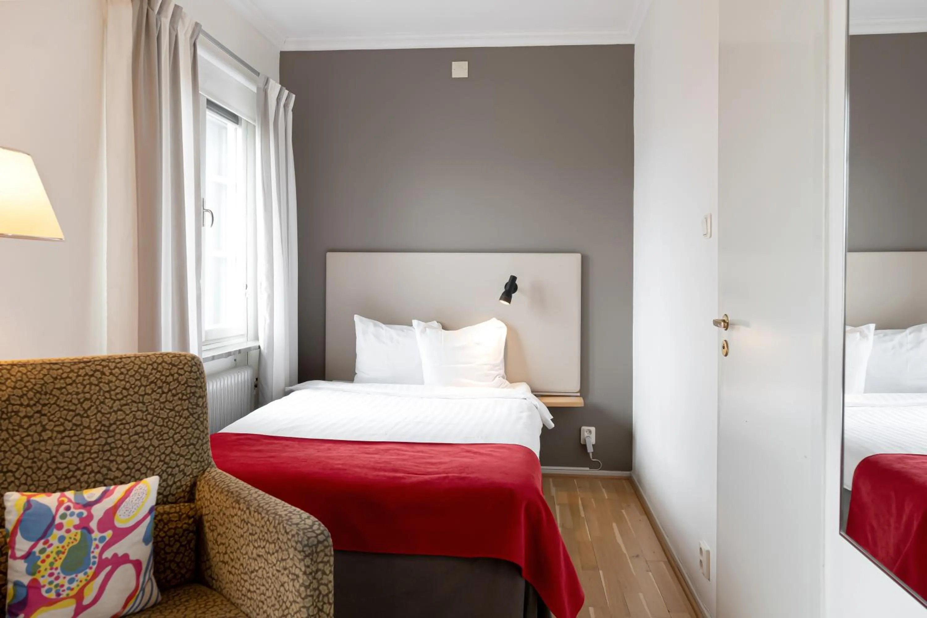 Bedroom, Bed in Hotel Bishops Arms Strängnäs