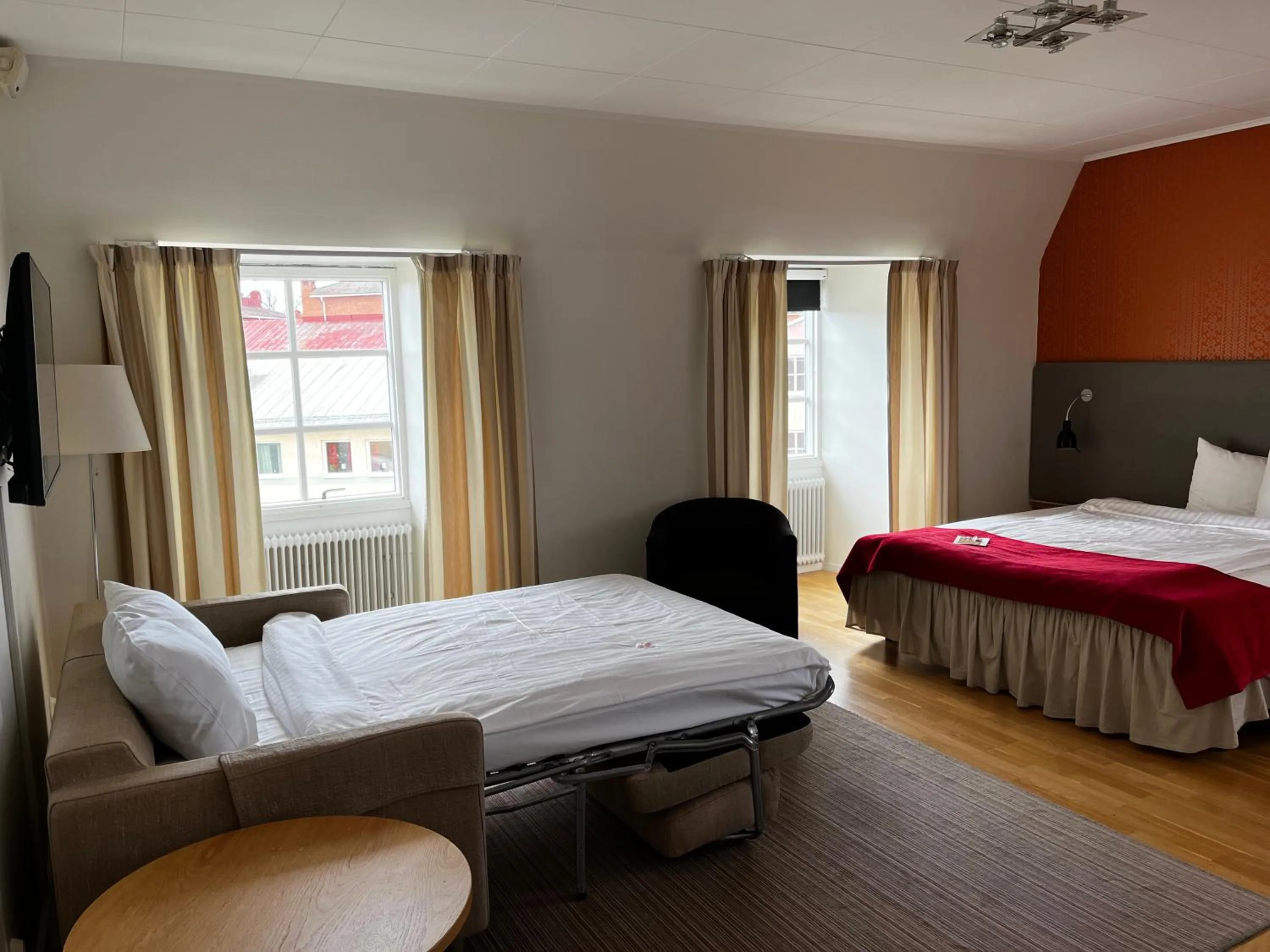 Bedroom, Bed in Hotel Bishops Arms Strängnäs