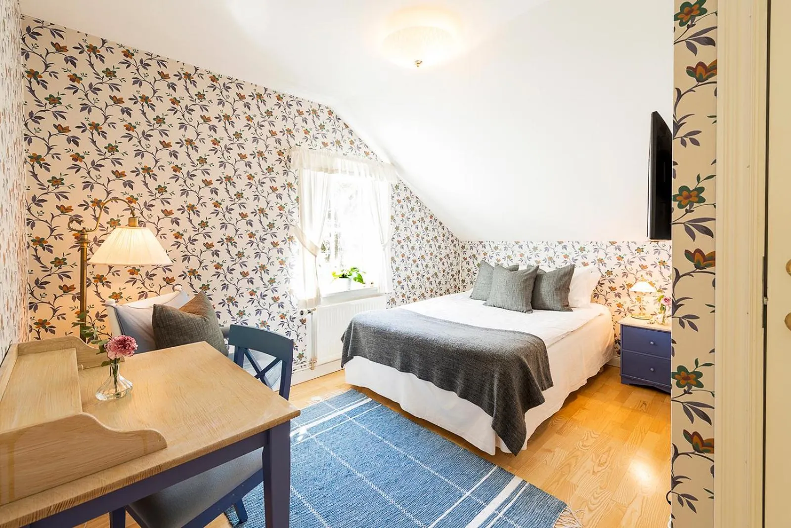 Classic Queen Room in Krusenberg Herrgård