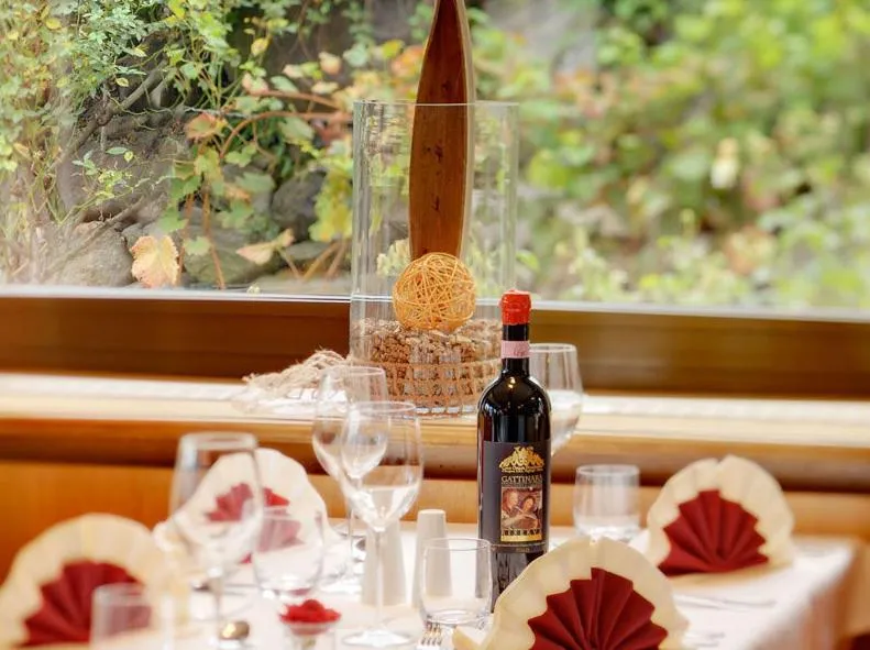 Restaurant/places to eat in Hotel Laurin