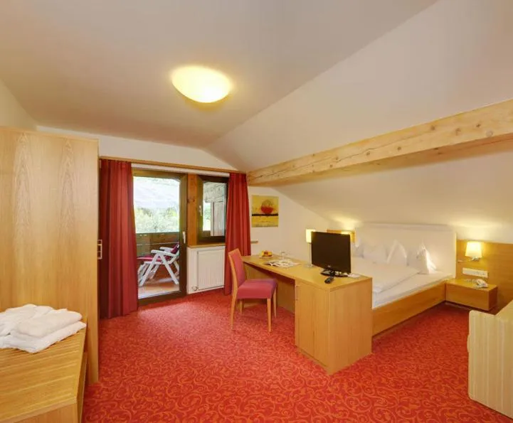 Photo of the whole room, Bed in Hotel Laurin