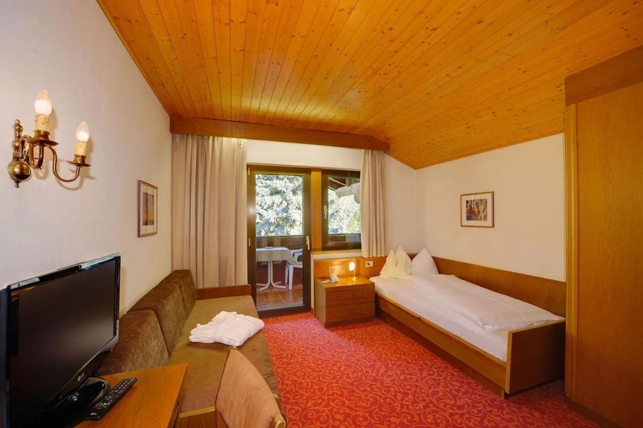 Photo of the whole room, Bed in Hotel Laurin