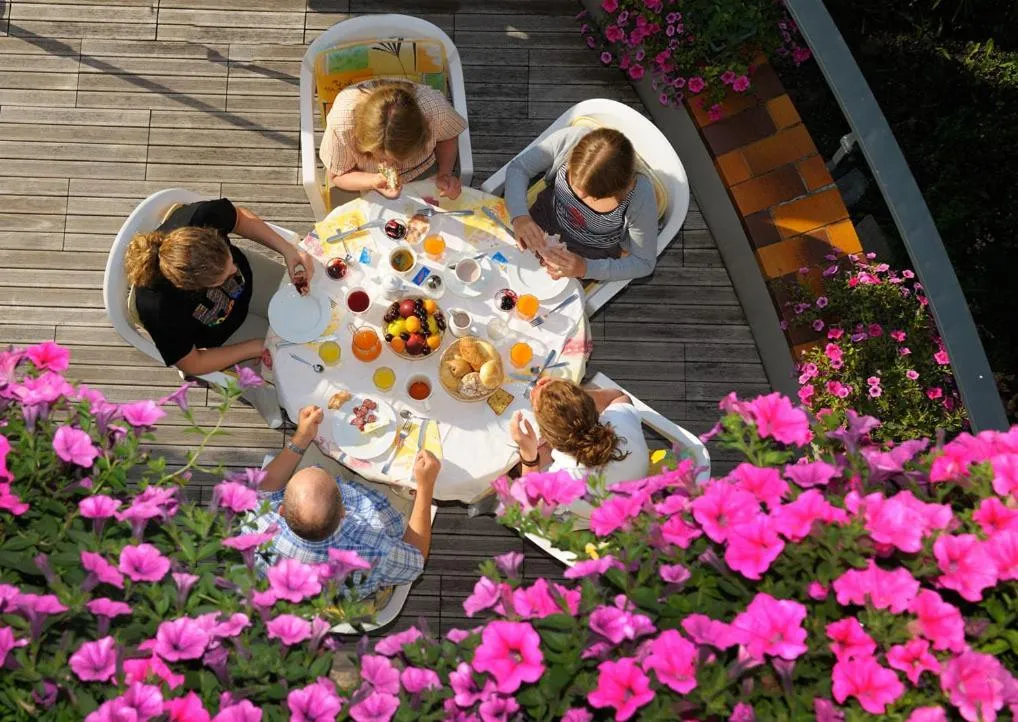 People in Hotel Laurin