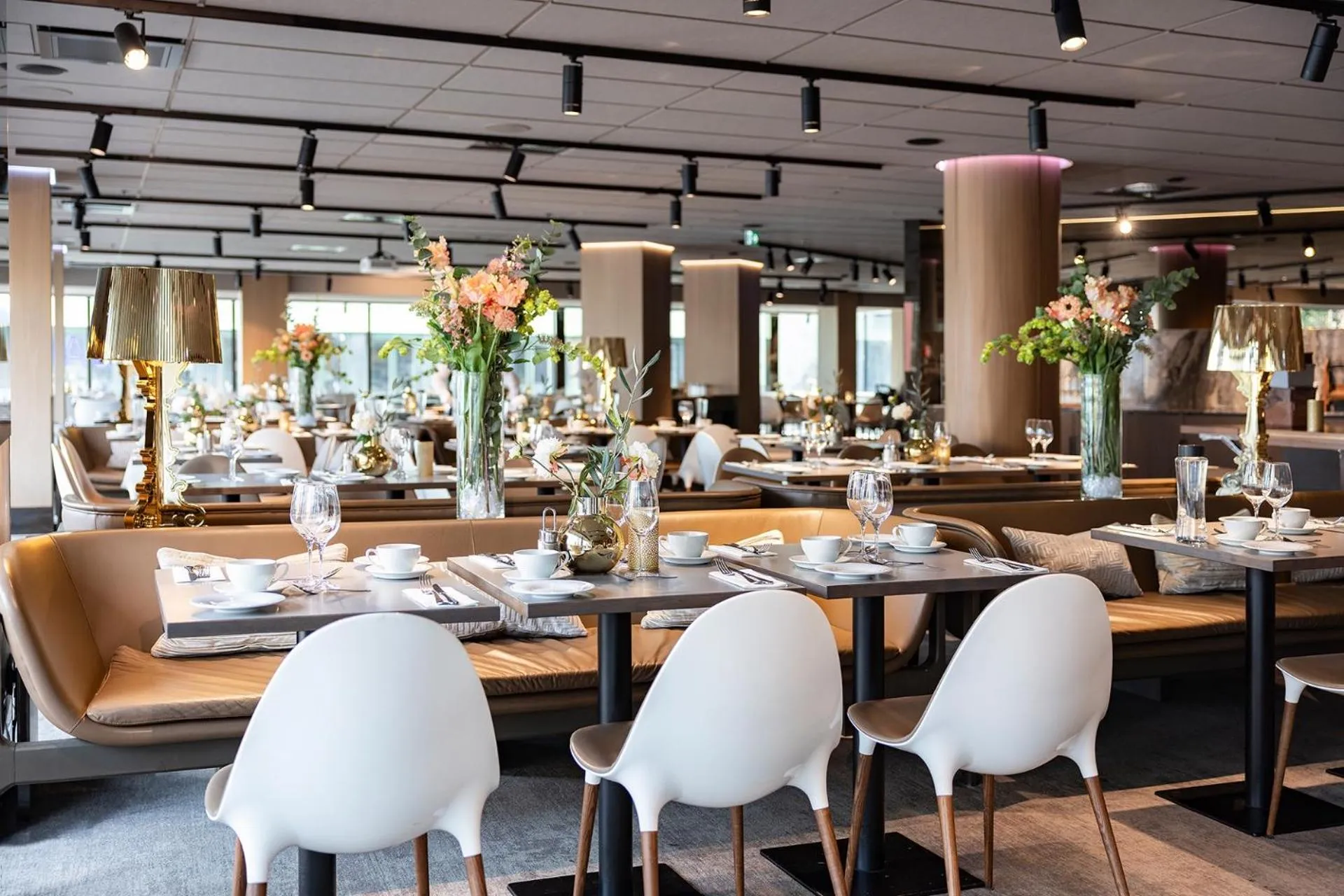 Restaurant/places to eat in Hotel Riverton