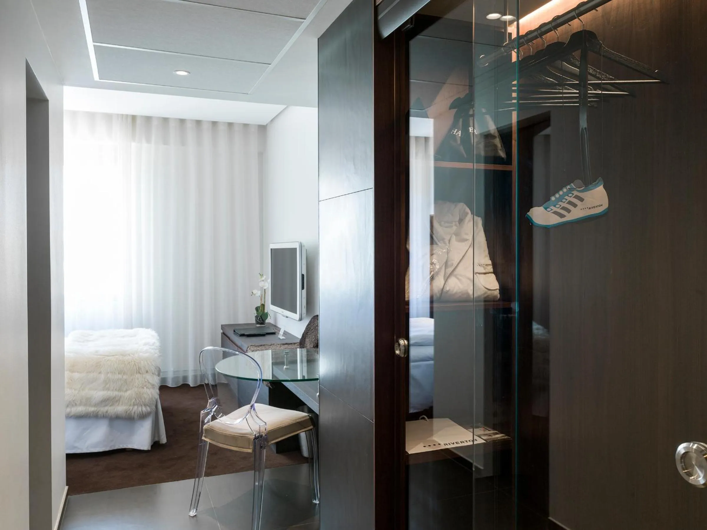 hair dresser, Bed in Hotel Riverton