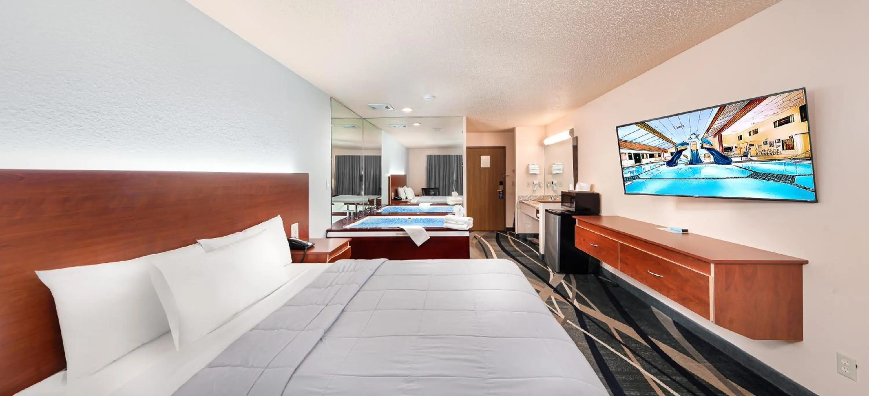 Bed in Grand Marquis Waterpark Hotel & Suites