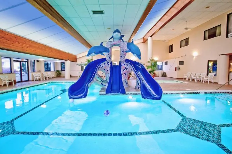 Swimming pool in Grand Marquis Waterpark Hotel & Suites