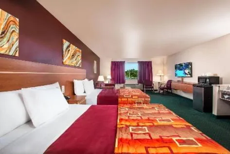 Bed in Grand Marquis Waterpark Hotel & Suites