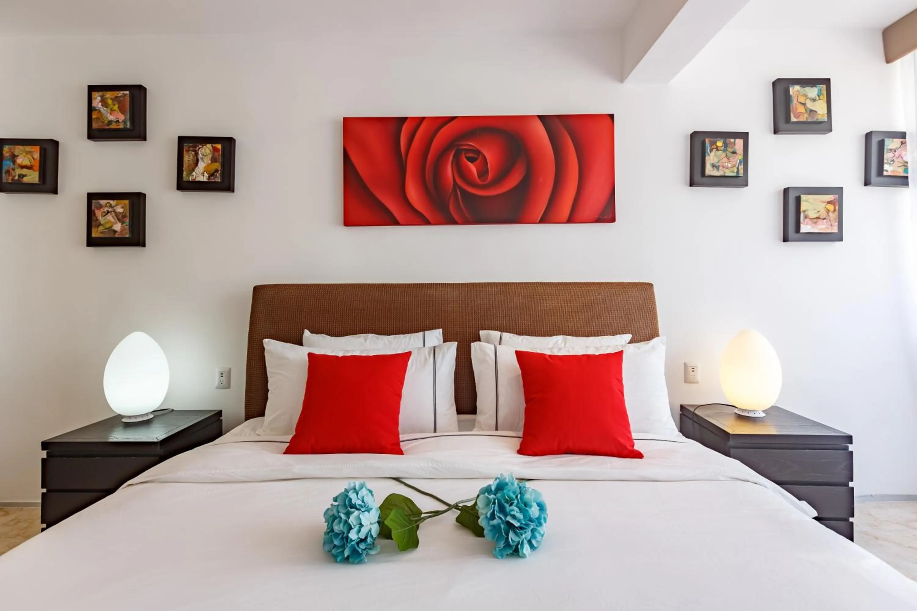 Bedroom, Bed in Magia Beachside Condo