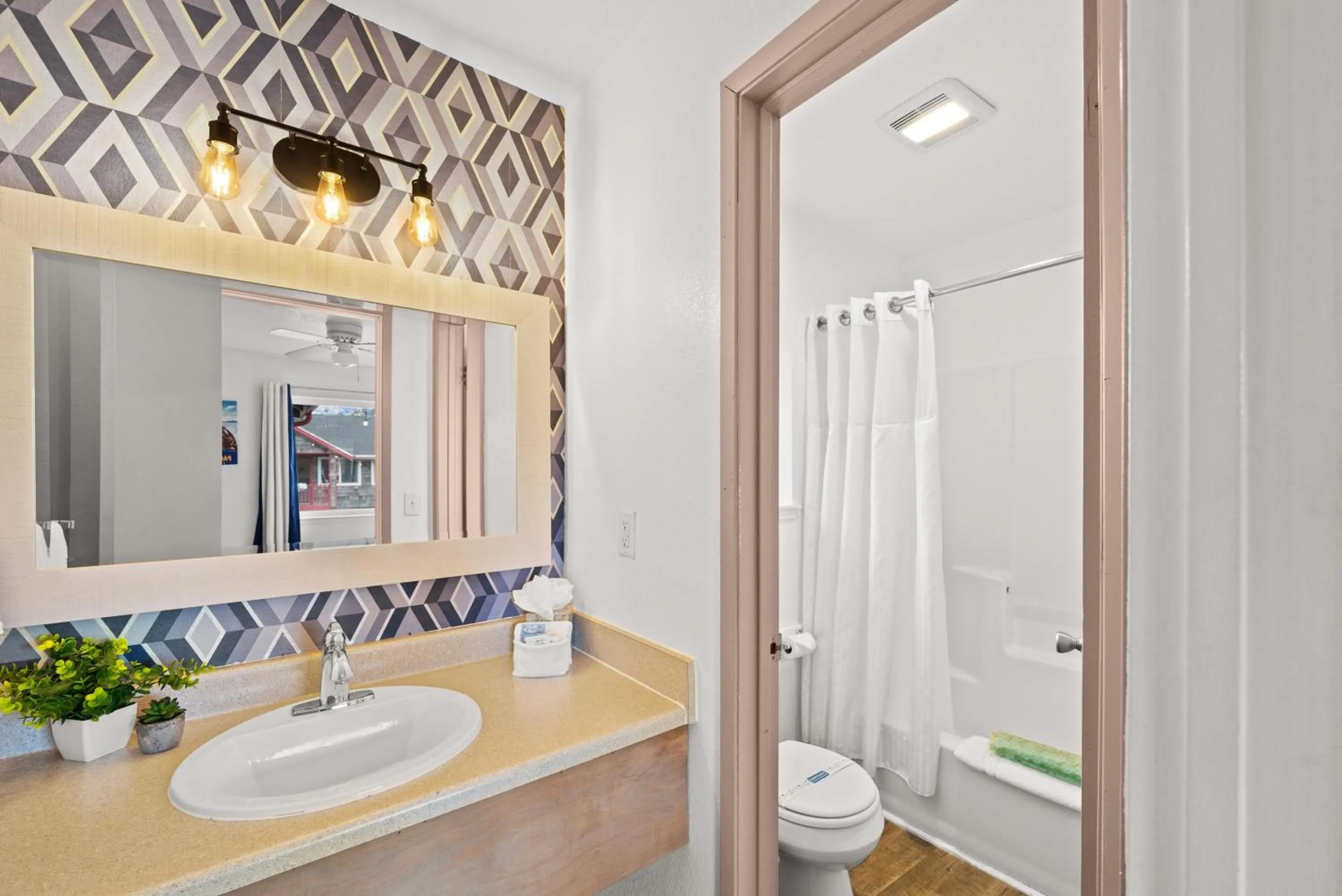 Shower in Surf & Sand Inn