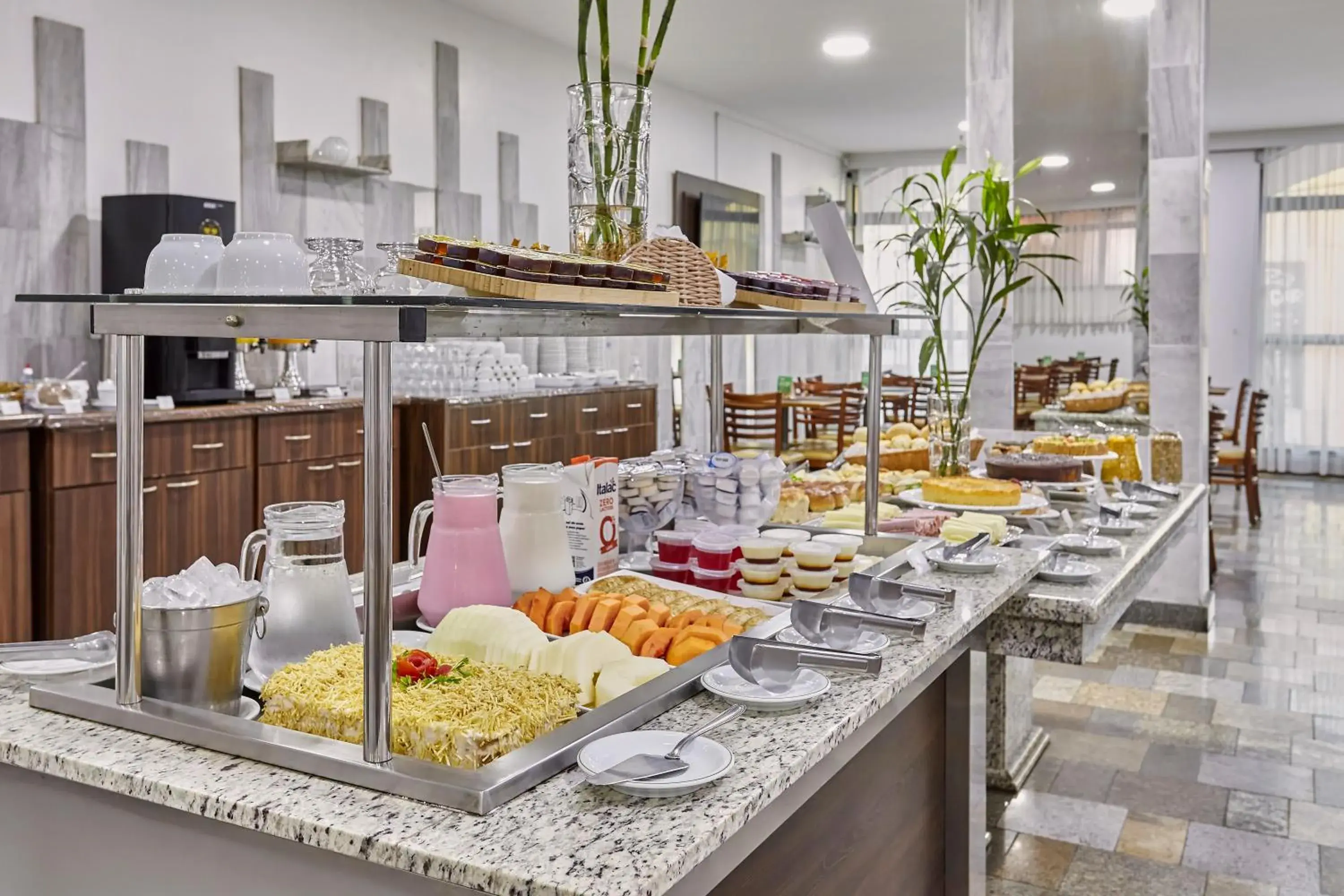 Breakfast in Hotel Nacional Inn Limeira Breakfast in Hotel Nacional Inn Limeira