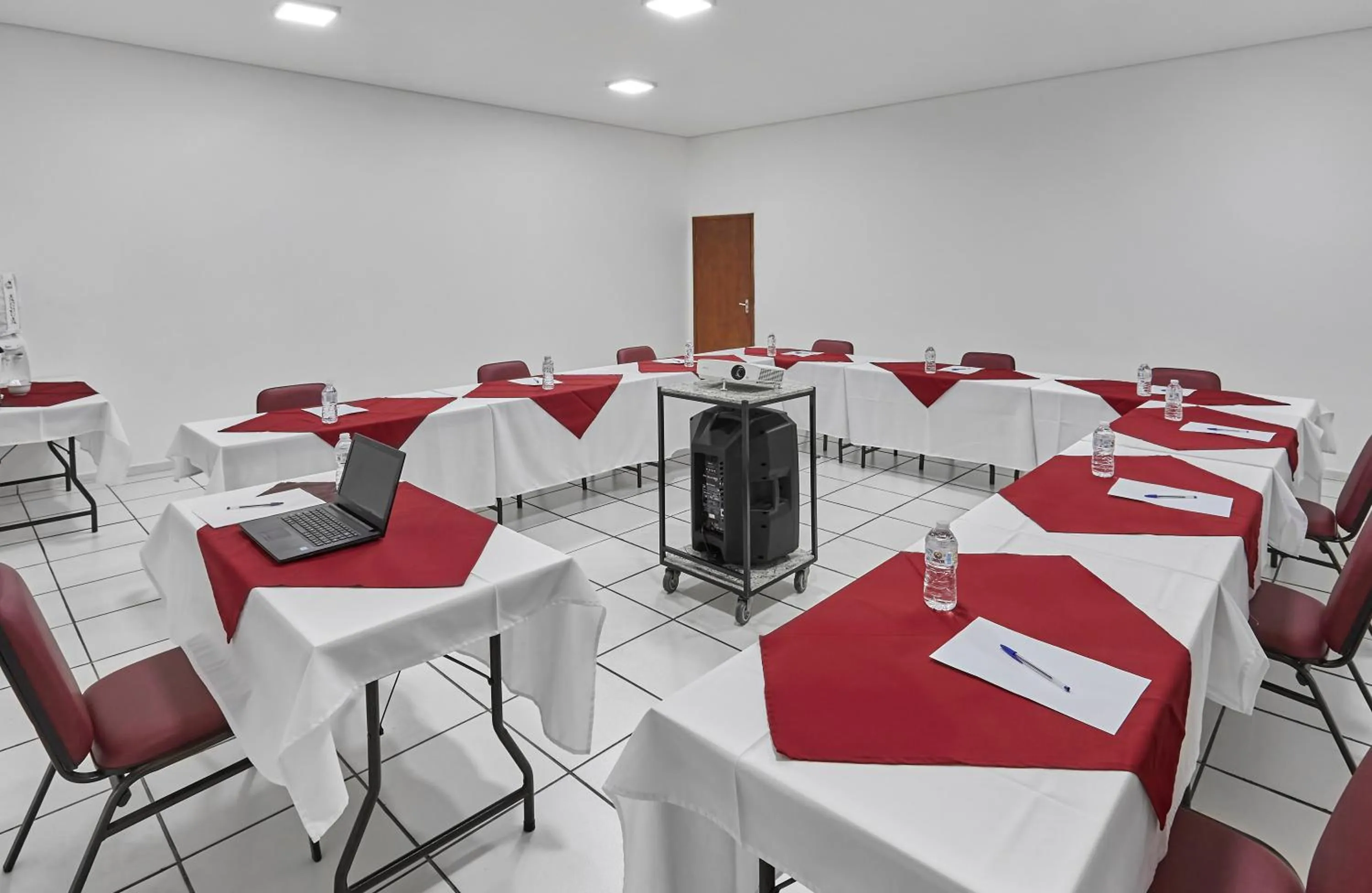 Meeting/conference room in Hotel Nacional Inn Limeira