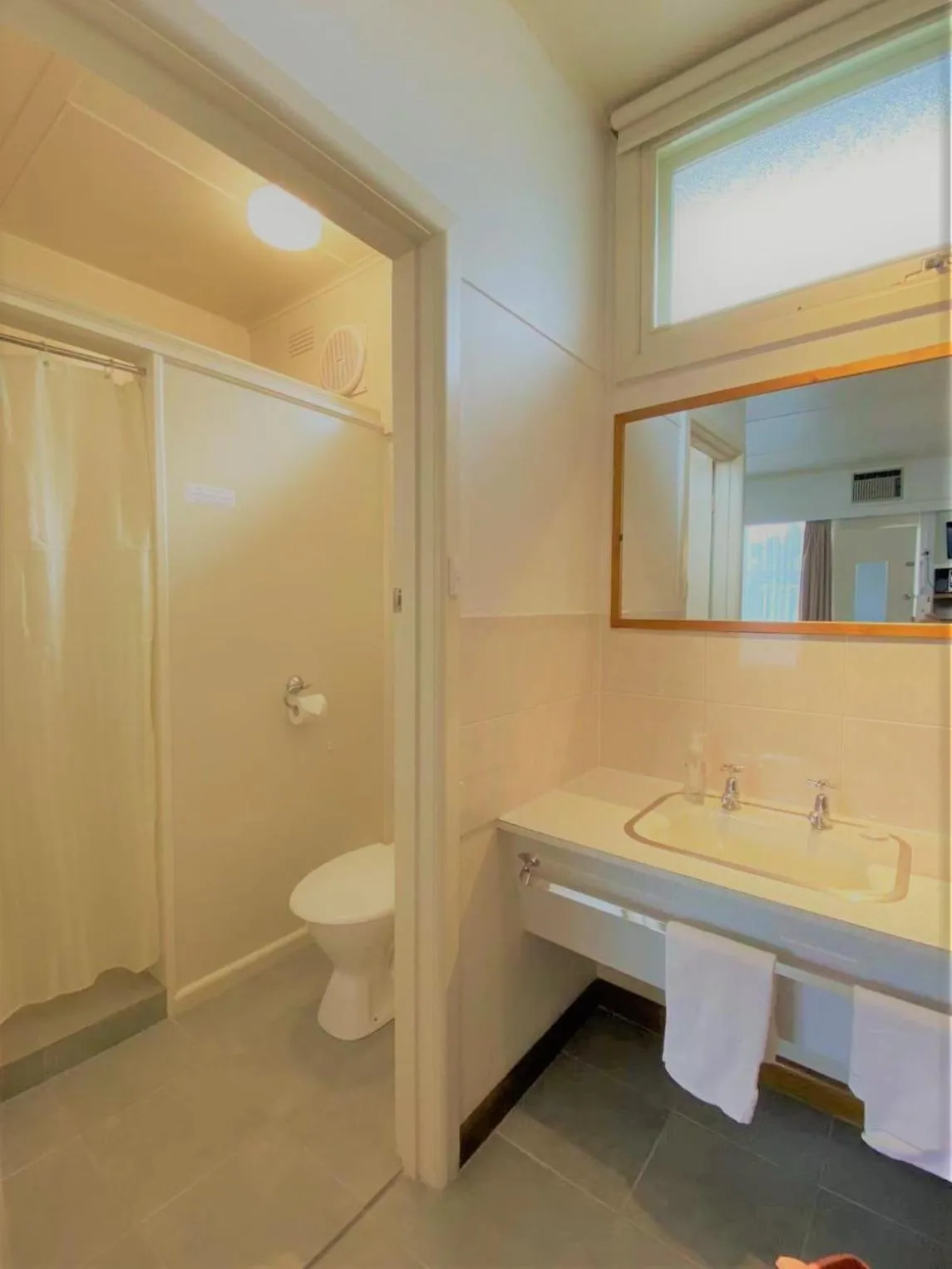 Shower in The Terang Motor Inn