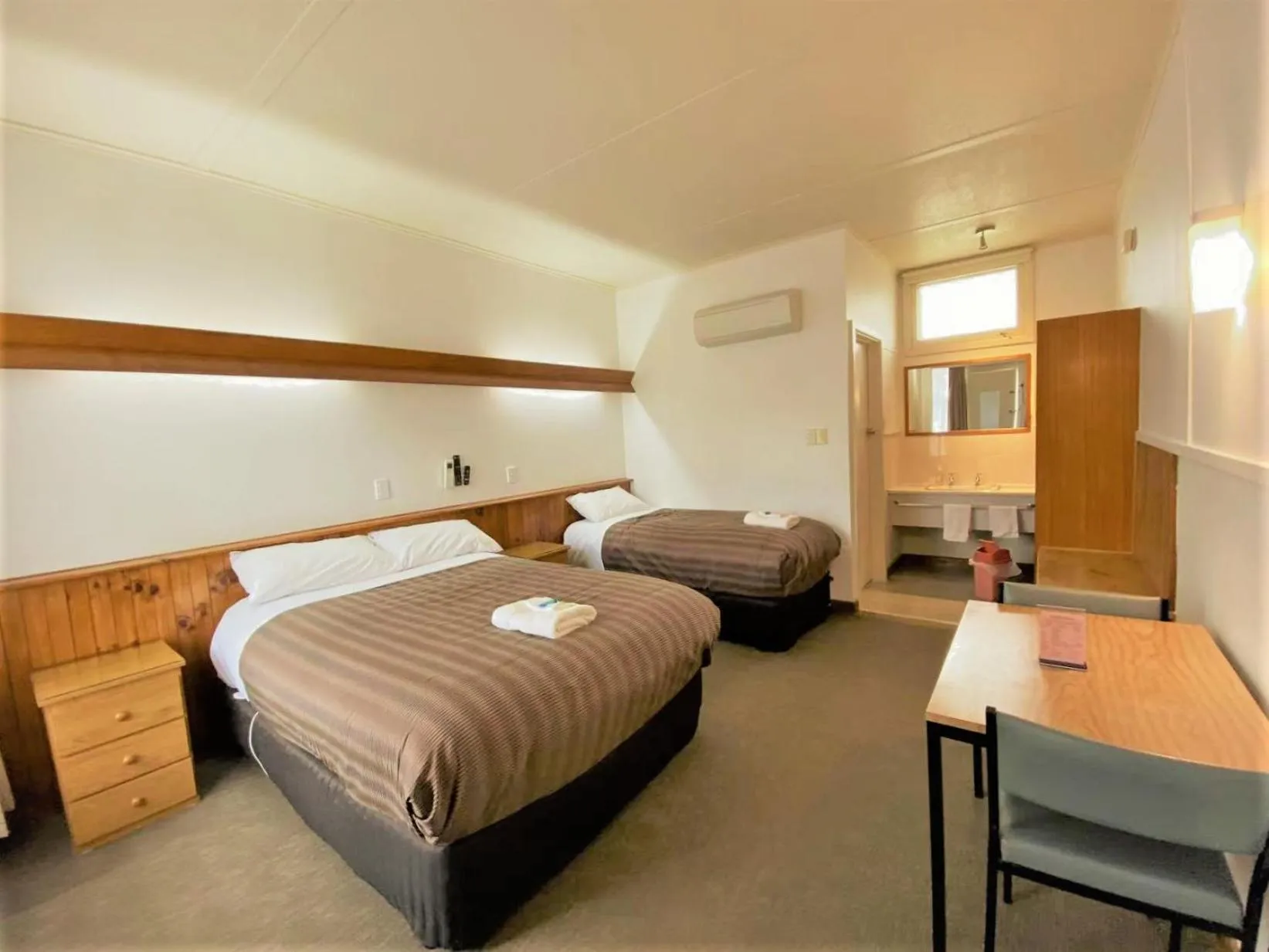 Bed in The Terang Motor Inn