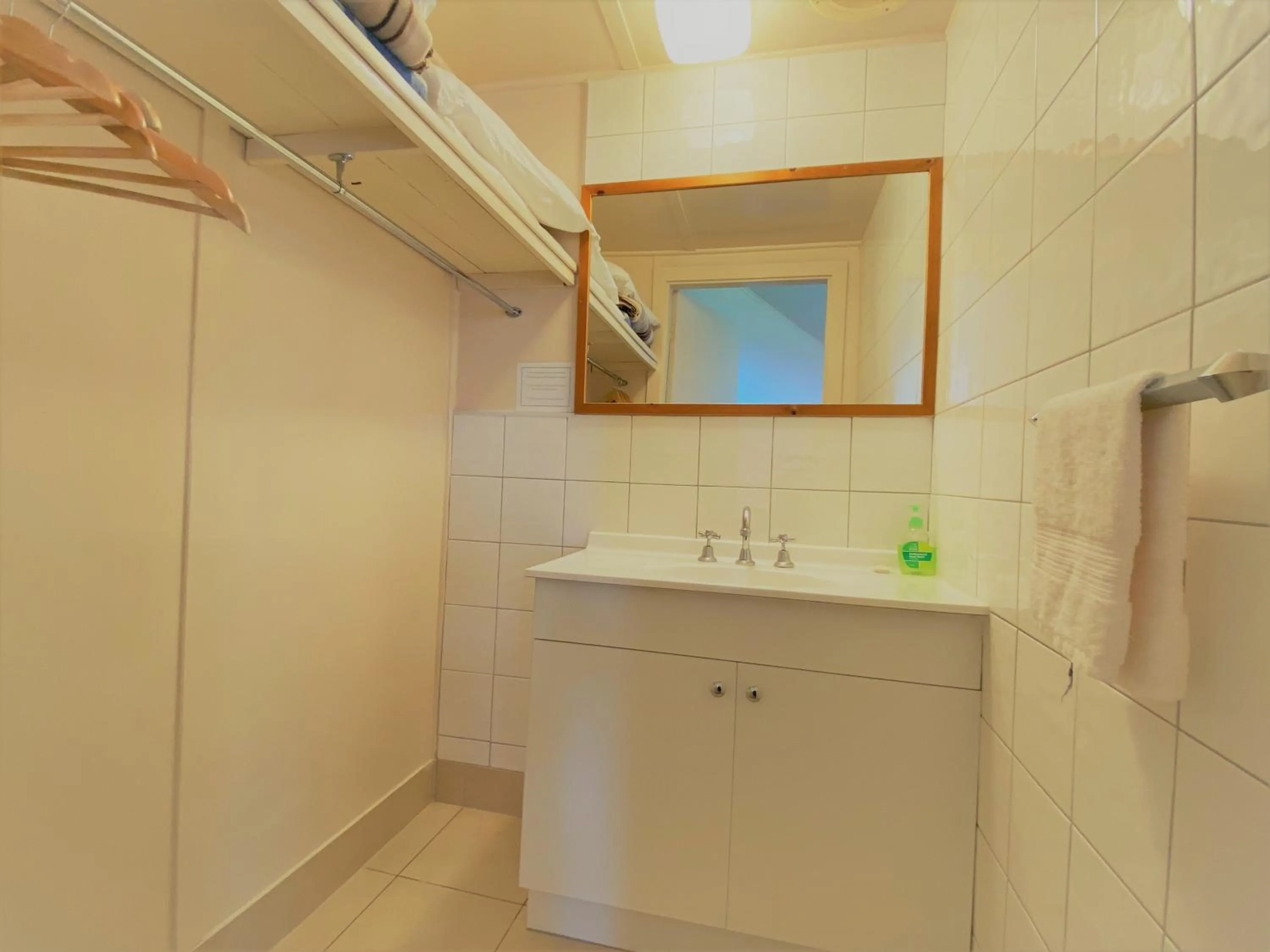 wardrobe in The Terang Motor Inn