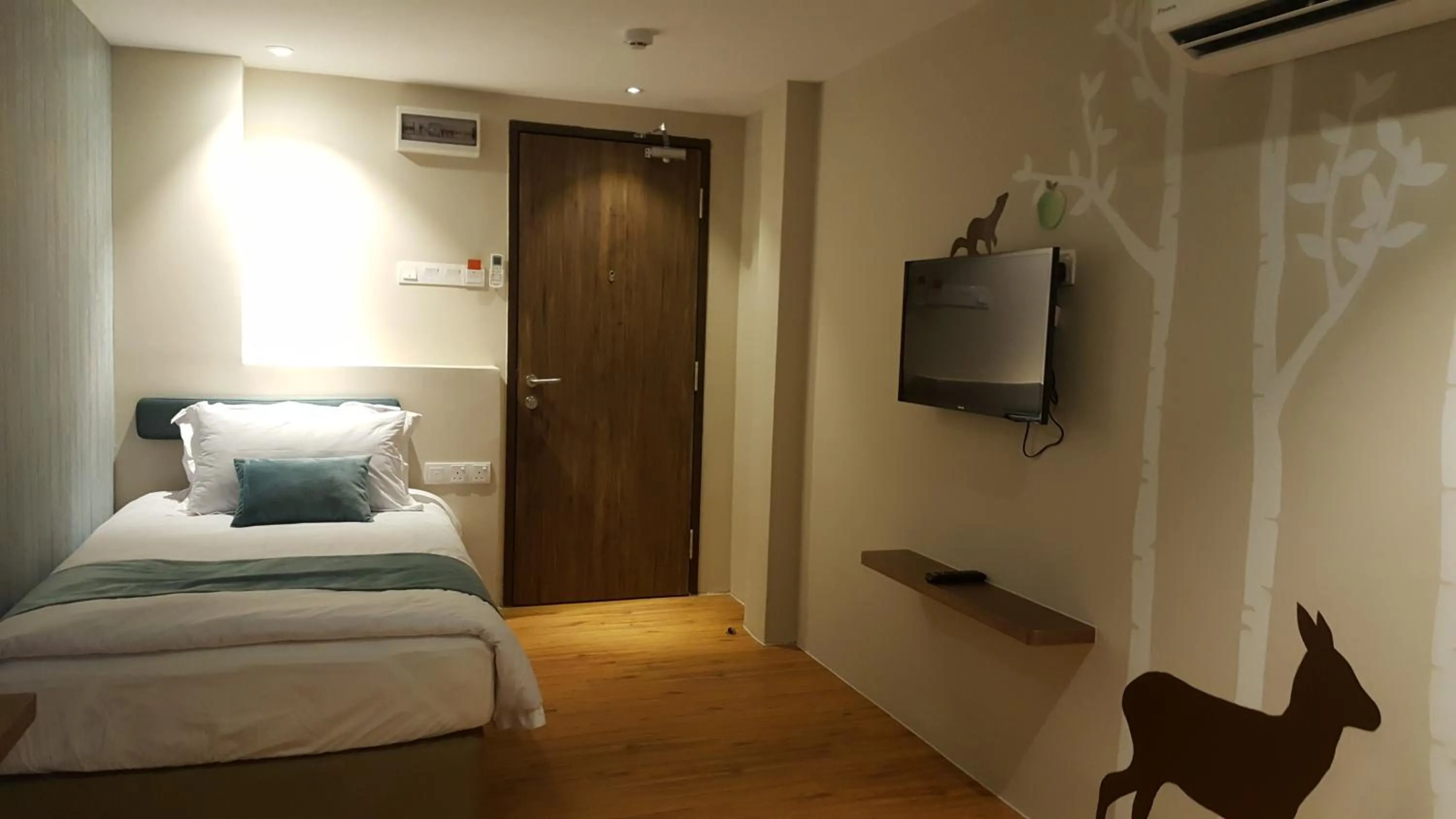 Photo of the whole room, Bed in Sojourn Spa Hotel