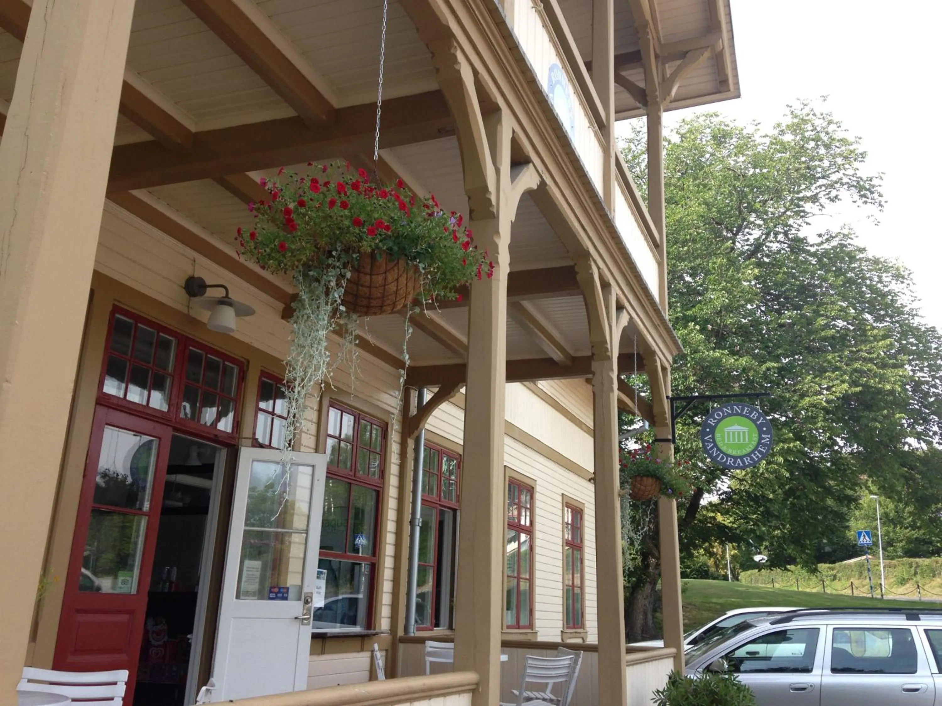 Facade/entrance in Ronneby Brunnspark Vandrarhem och B&B