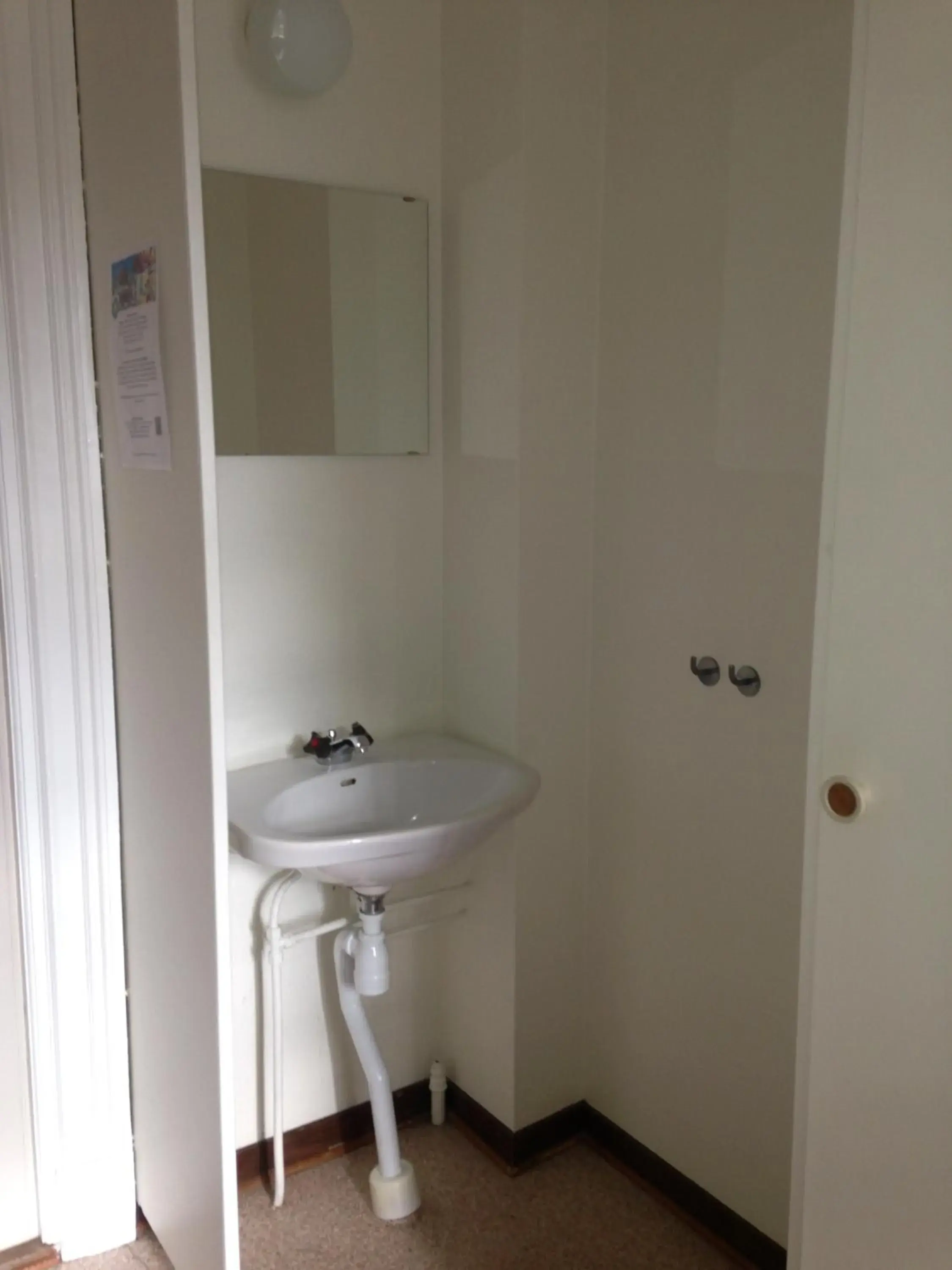 Triple Room with Shared Bathroom - single occupancy in Ronneby Brunnspark Vandrarhem och B&B Triple Room with Shared Bathroom - single occupancy in Ronneby Brunnspark Vandrarhem och B&B