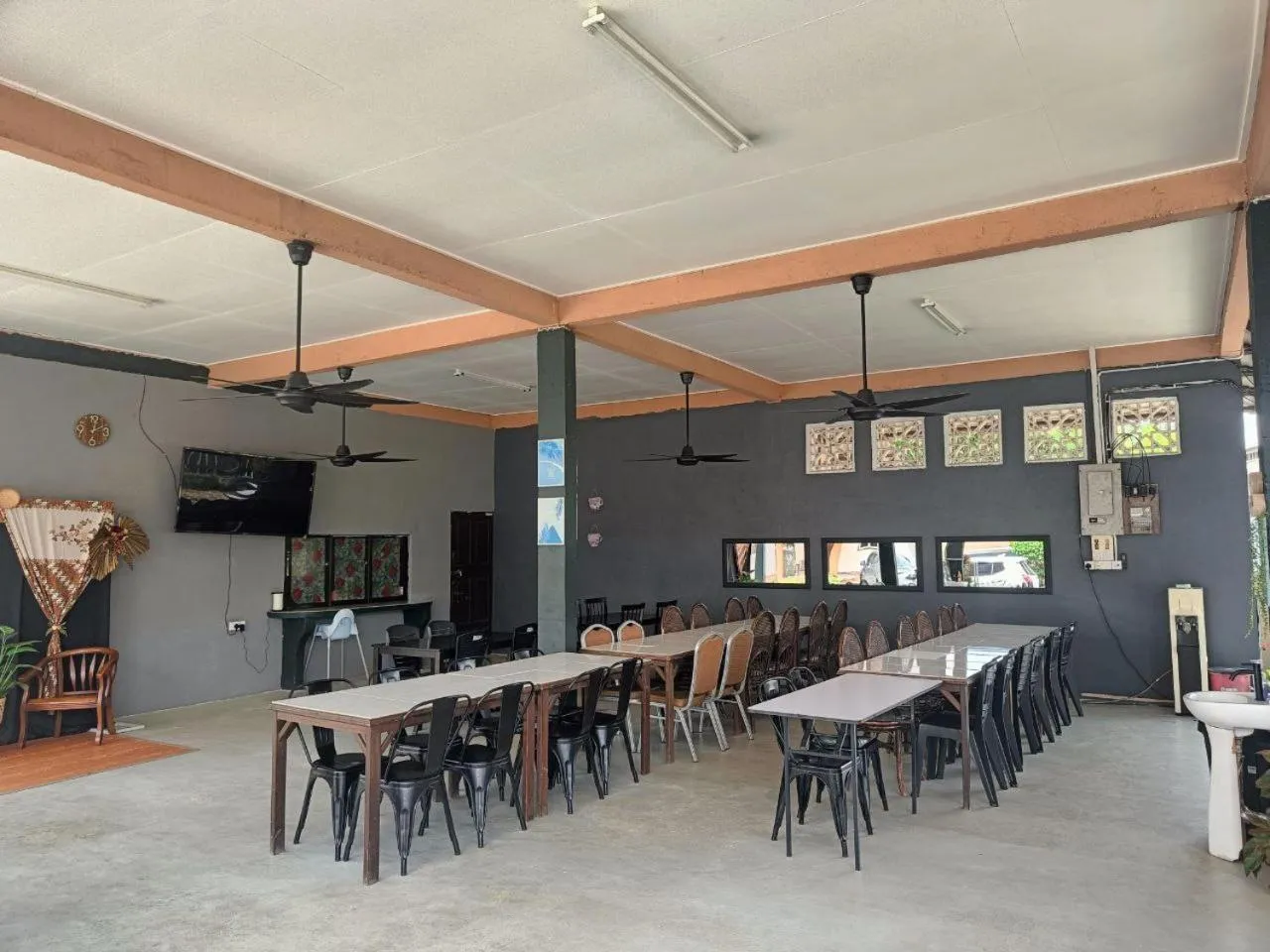 Dining area in NKS Chalet