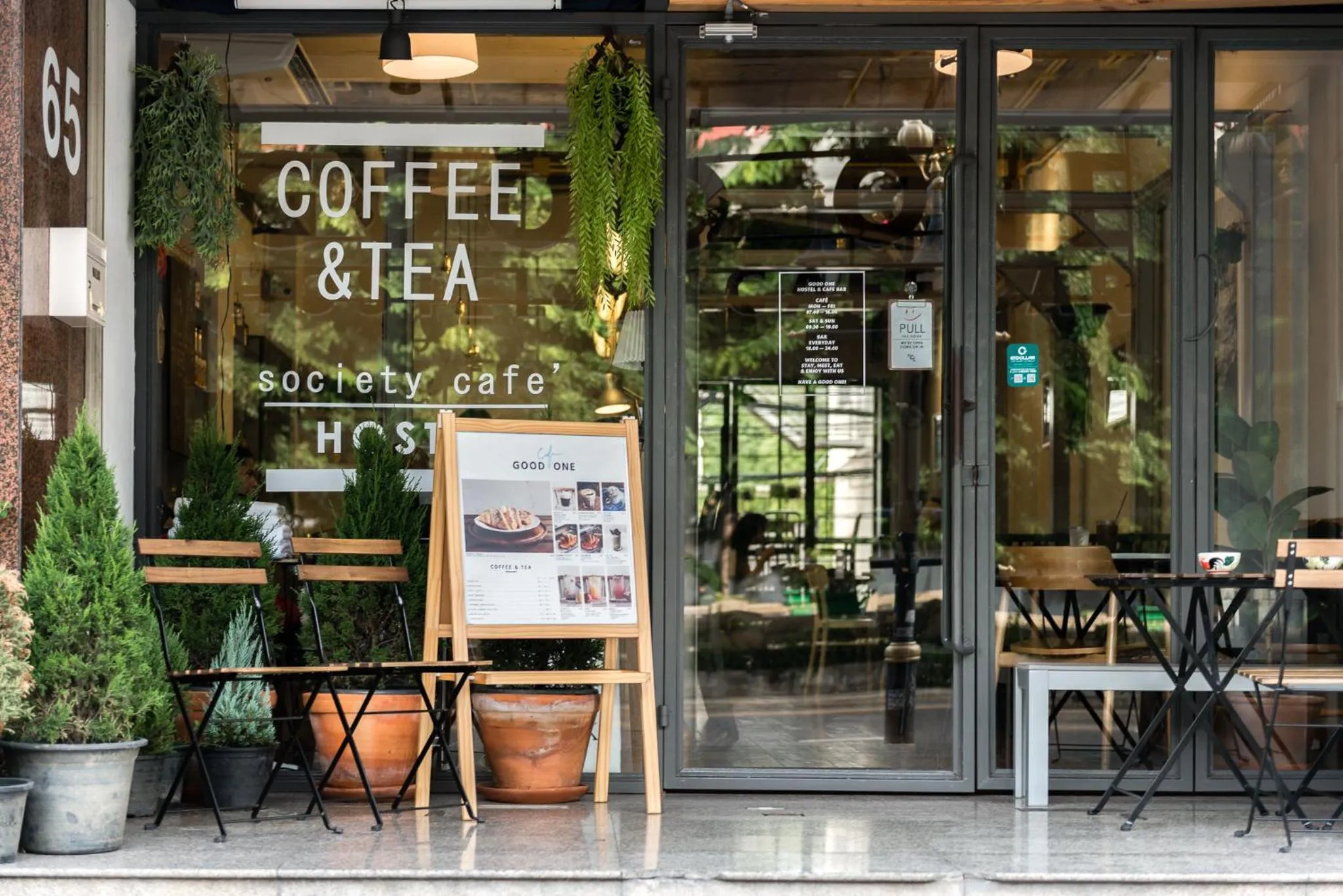 Good One Poshtel & Cafe Bar