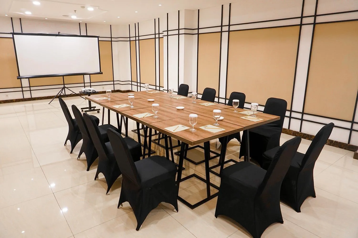 Meeting/conference room in 1O1 URBAN Jakarta Glodok - Kota Tua