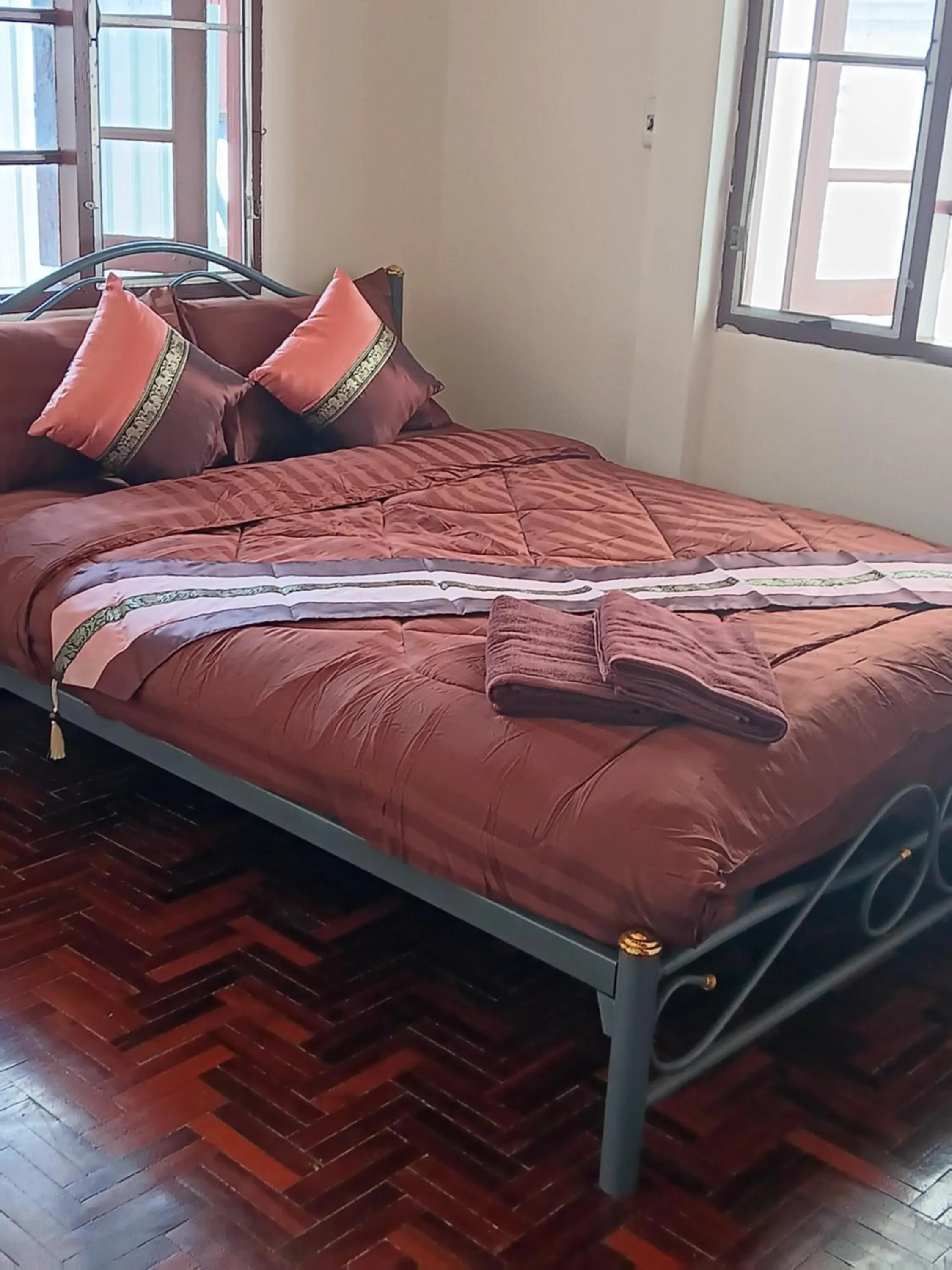 Bed in Hug Glur House Tour and Hostel