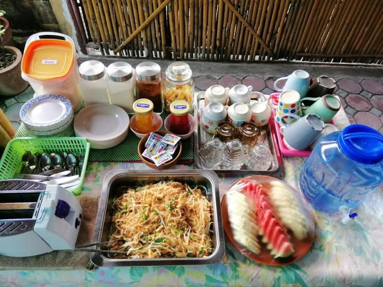 Breakfast in Hug Glur House Tour and Hostel