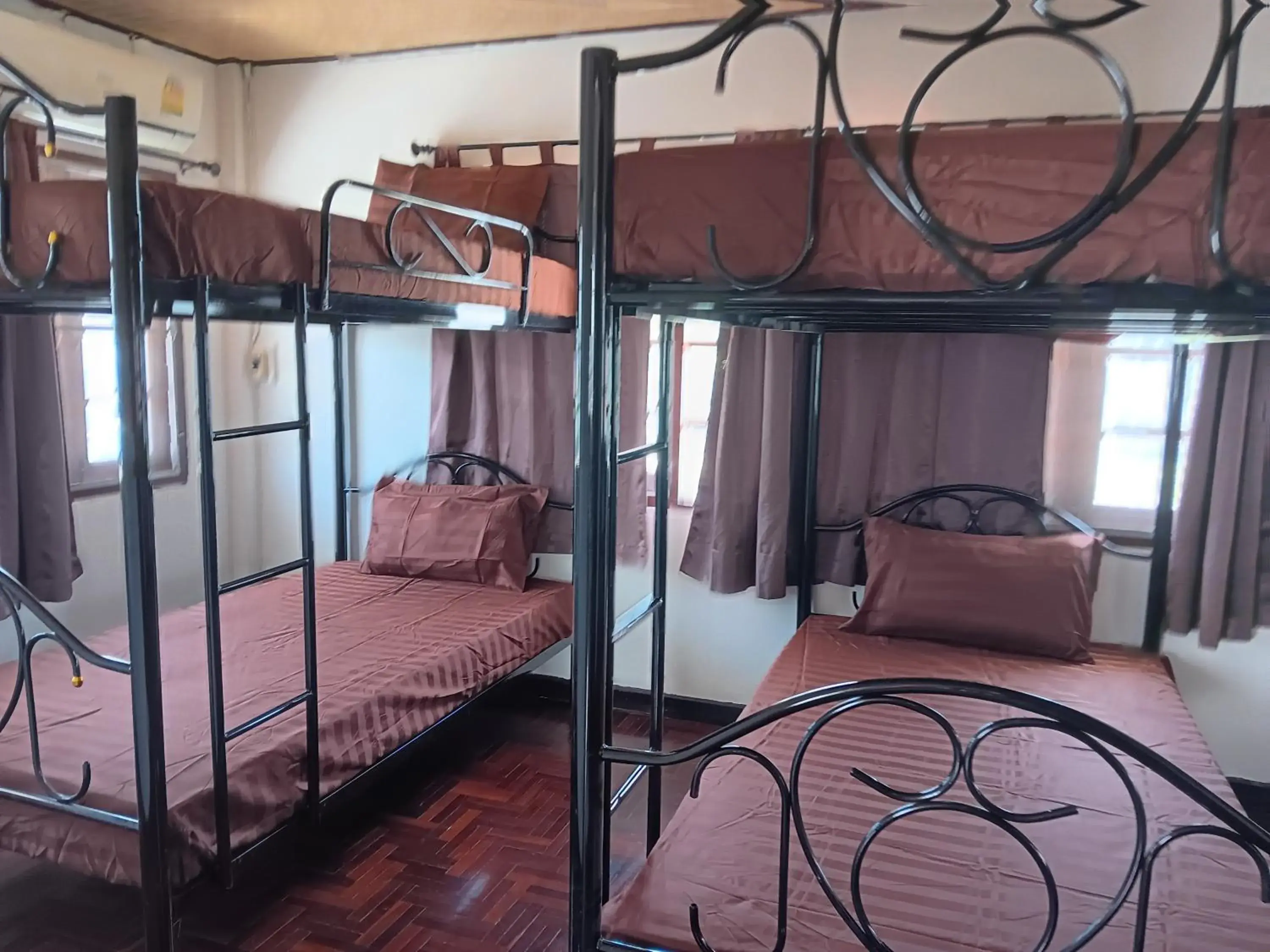 6 Bunk Bed in Mixed Dormitory Room in Hug Glur House Tour and Hostel 6 Bunk Bed in Mixed Dormitory Room in Hug Glur House Tour and Hostel