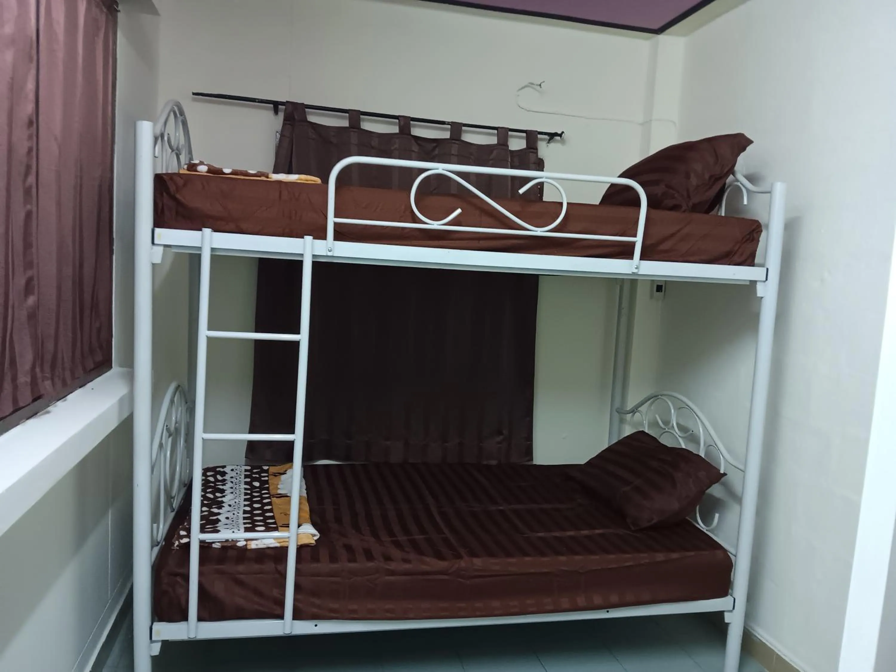 bunk bed, Bed in Hug Glur House Tour and Hostel