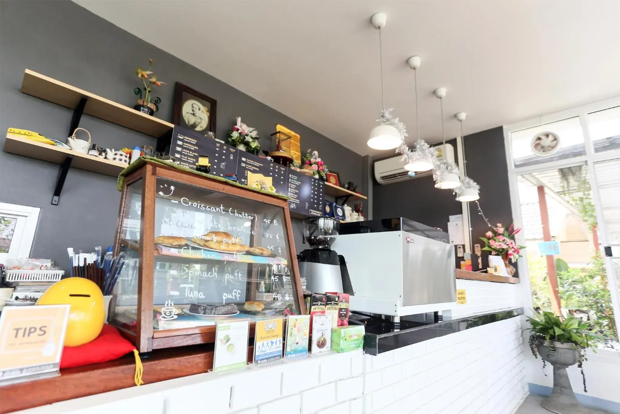 Restaurant/places to eat in The Garage Restaurant/places to eat in The Garage