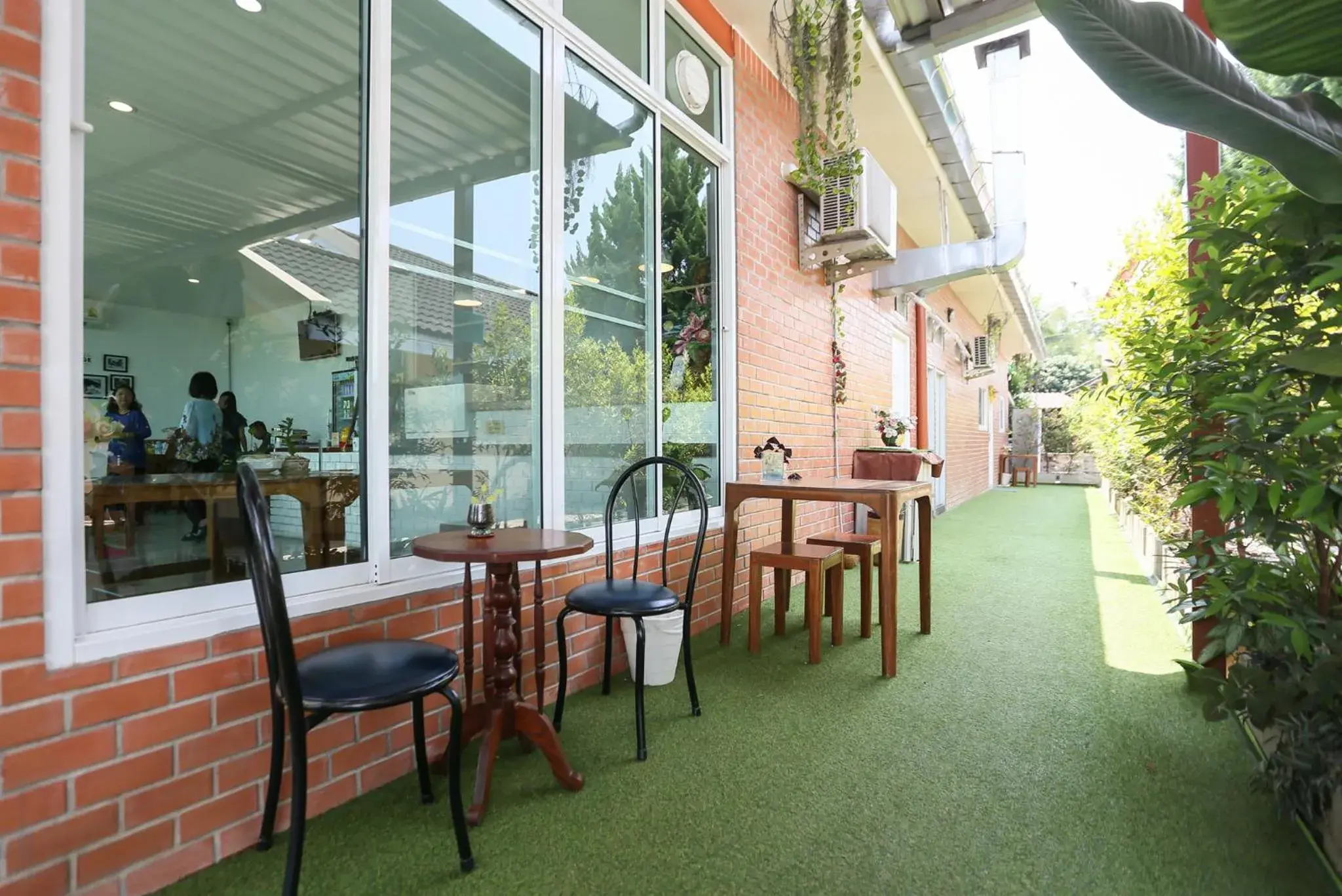 Restaurant/places to eat in The Garage Restaurant/places to eat in The Garage