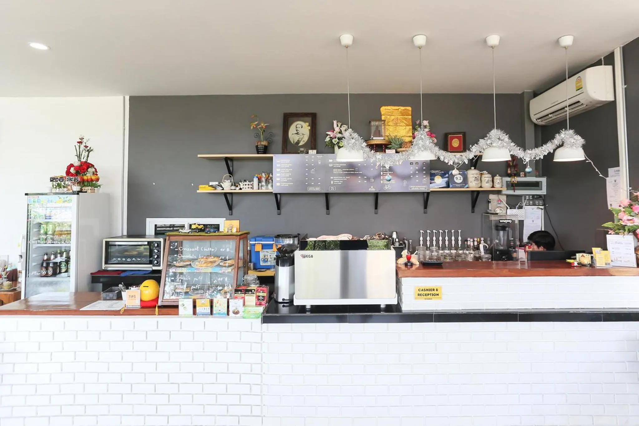 Restaurant/places to eat in The Garage