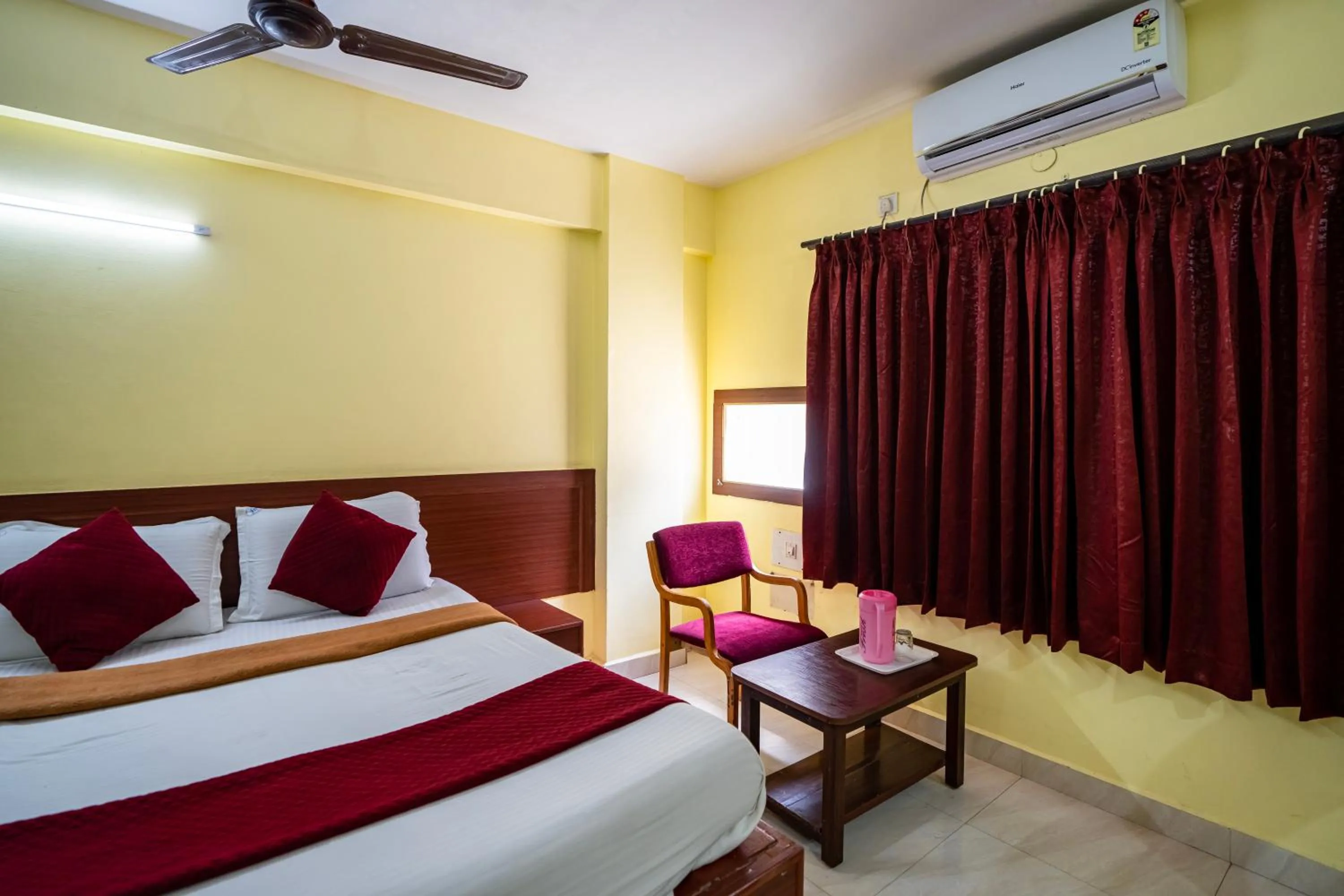 Bedroom, Bed in Hotel Vyshak residency