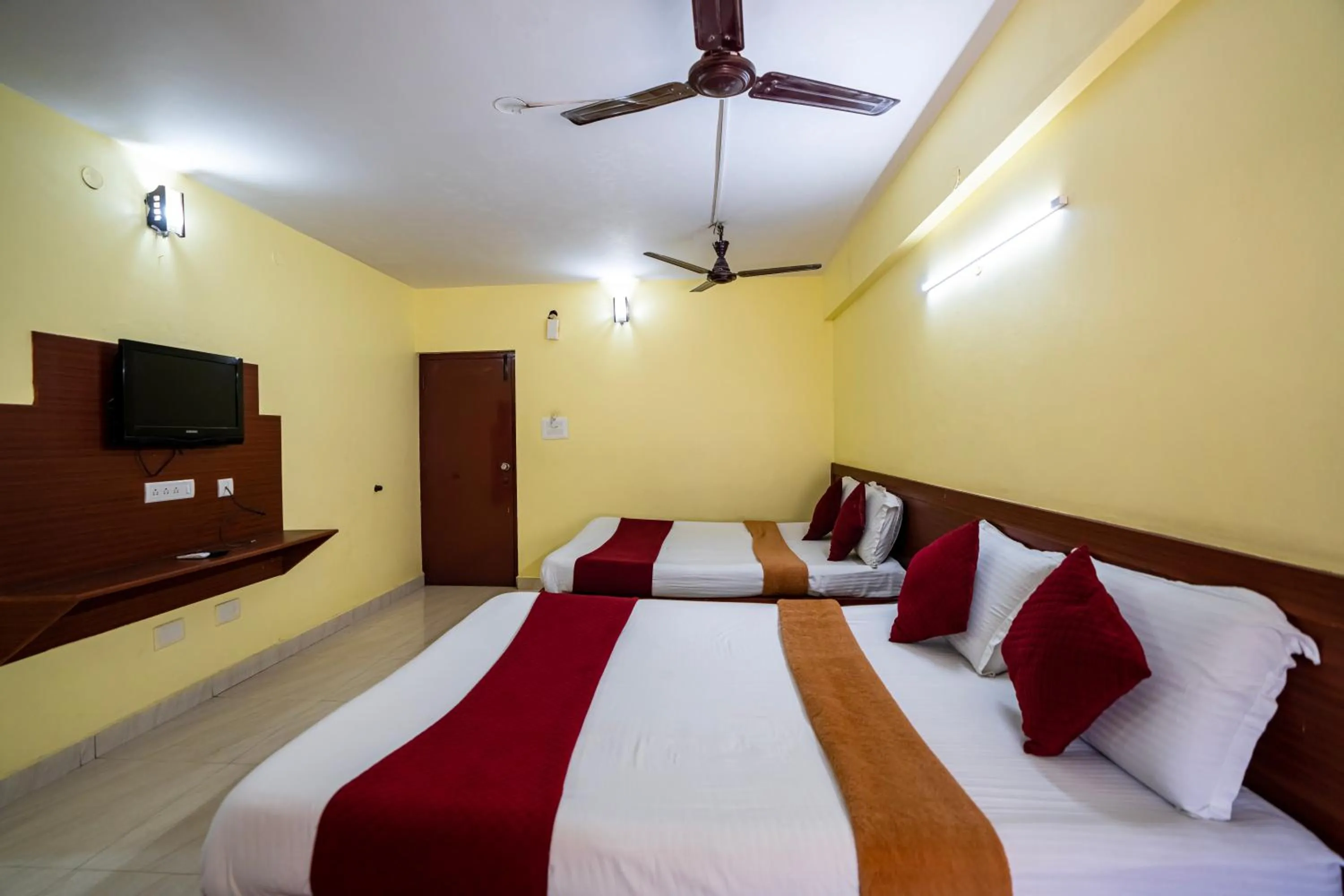 Bed in Hotel Vyshak residency