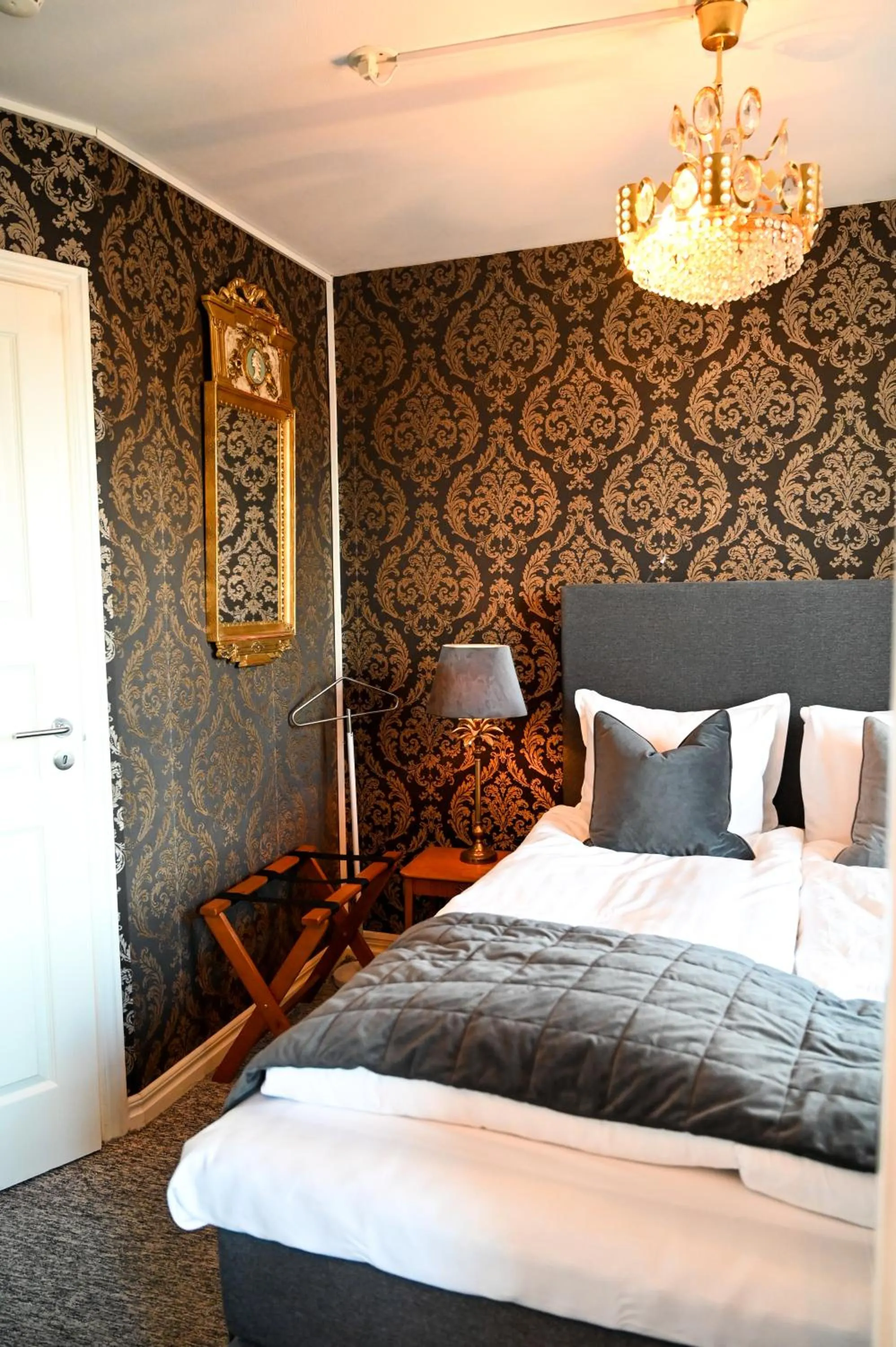 Bed in Palace Hotell