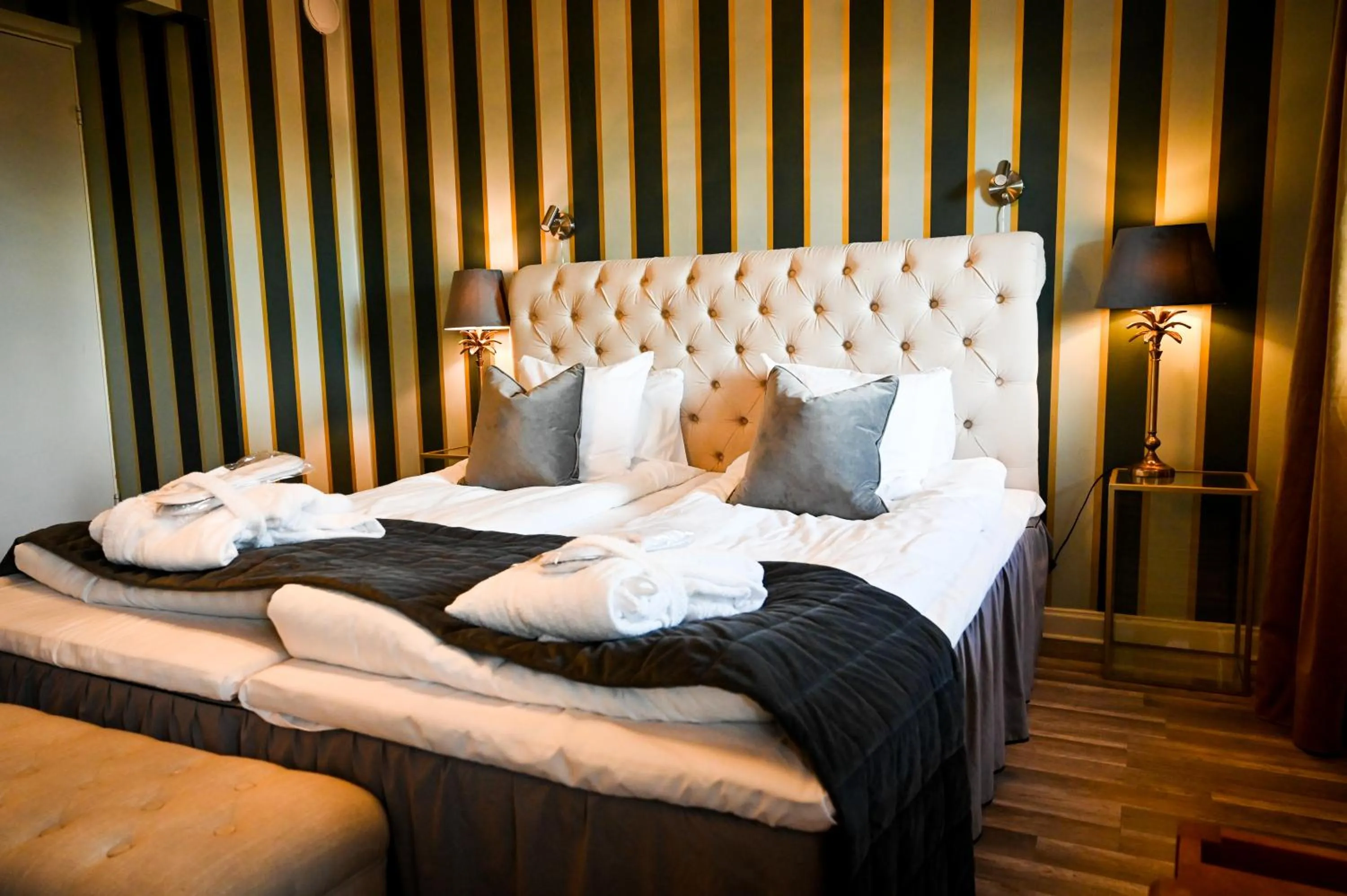 Bed in Palace Hotell