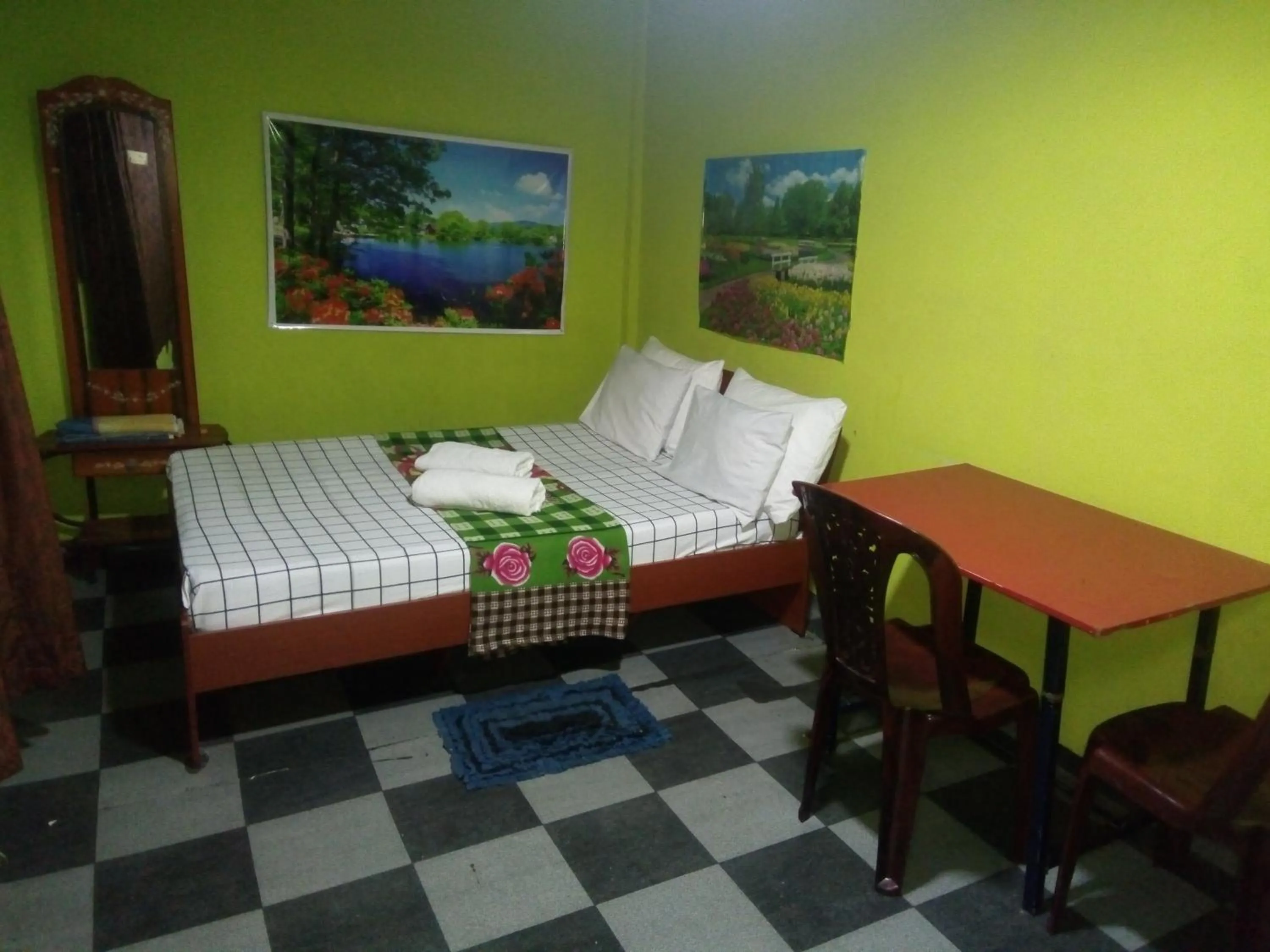 Bed in Erandi Holiday Home