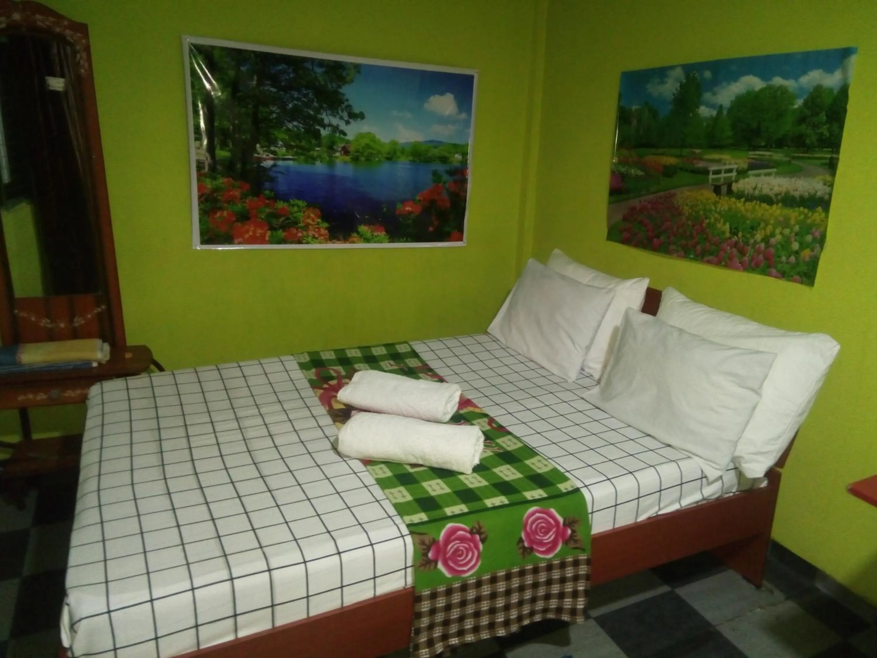 Bed in Erandi Holiday Home