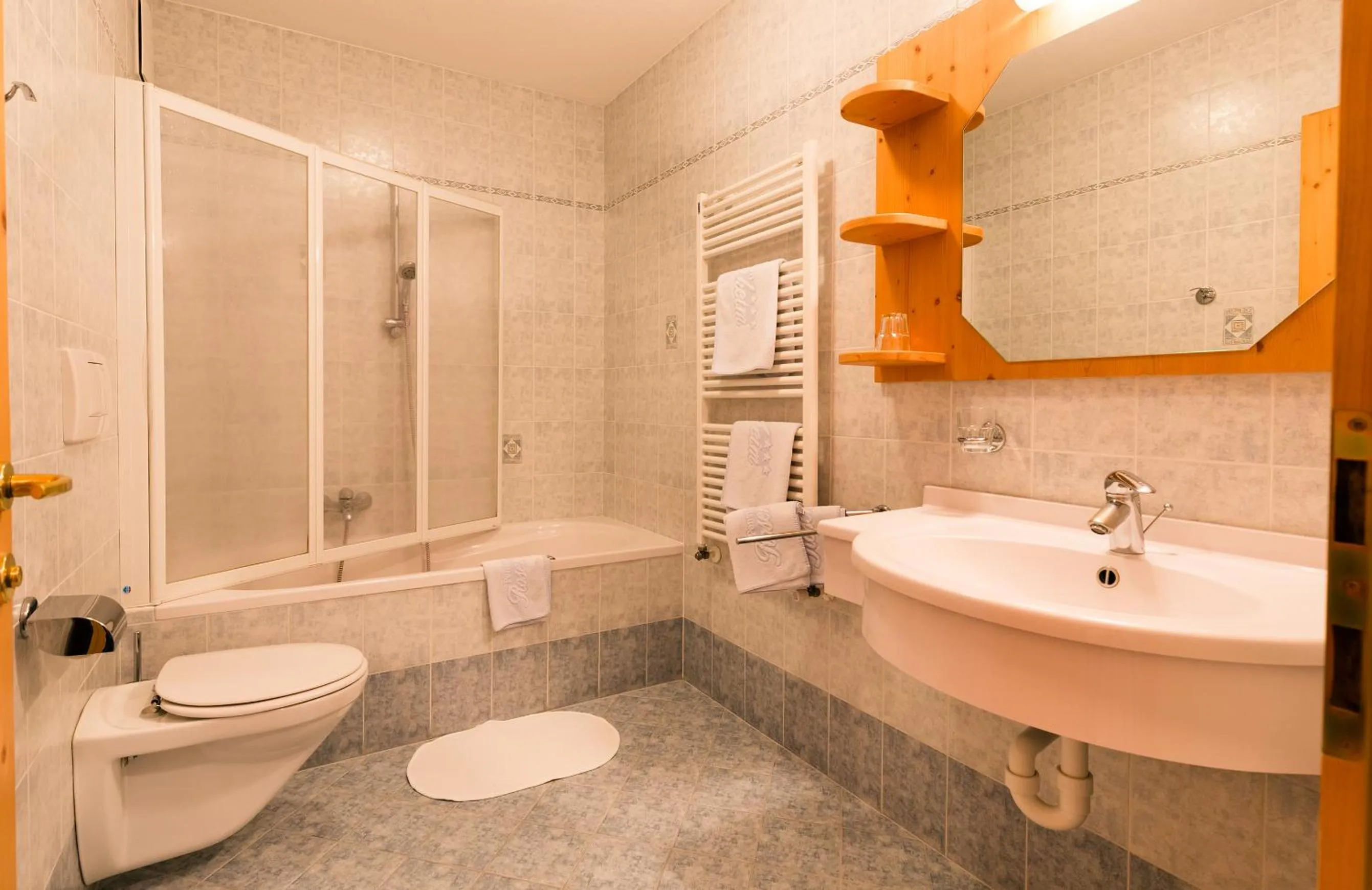 Photo of the whole room in Hotel Rosenheim